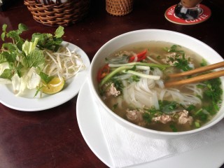 VIETNAMESE CAFE IN PREMIUM LOCATION ON ST KILDA STREET. REF:220103
