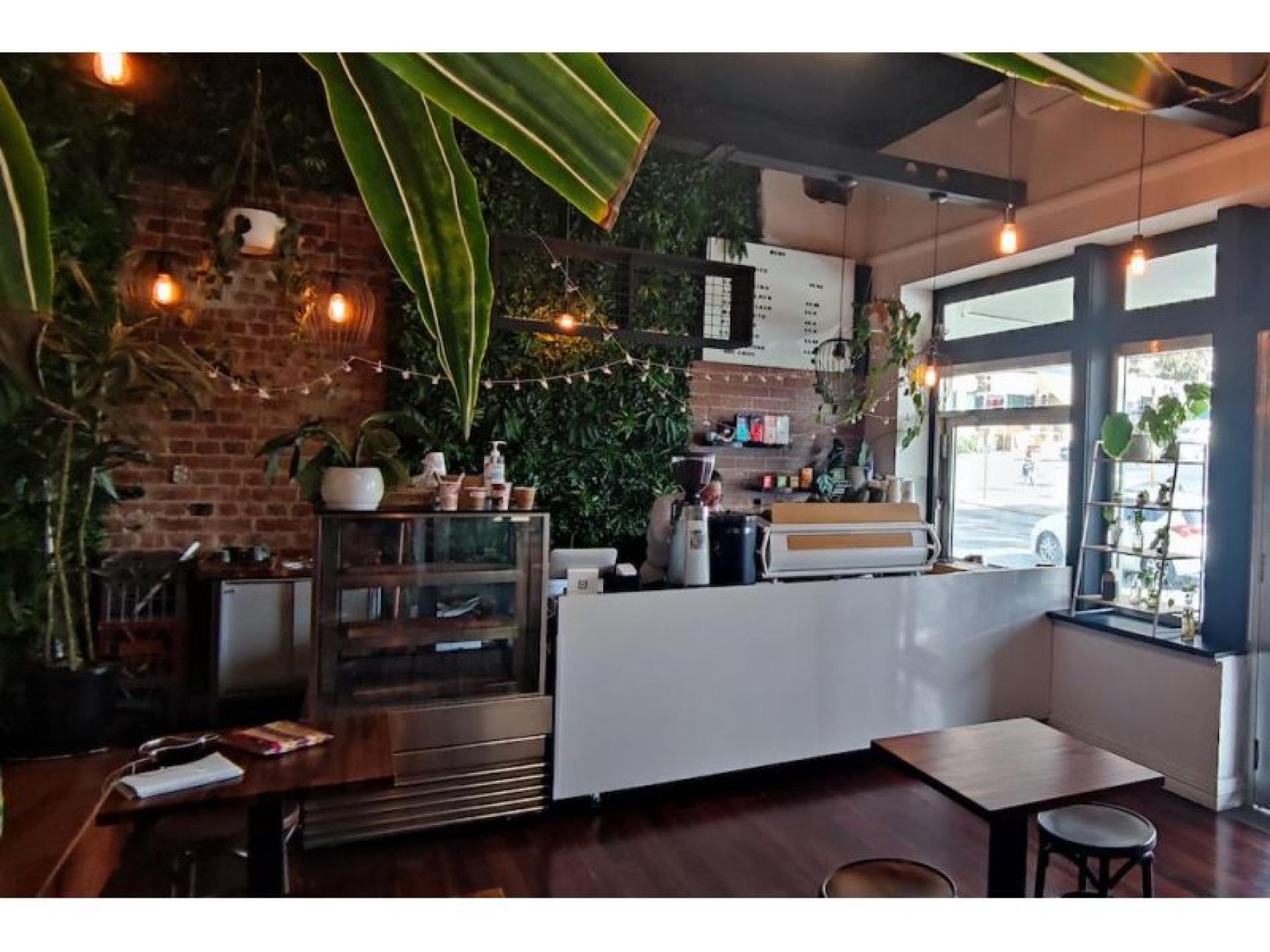 Trendy Coffee Bar / 597498 1