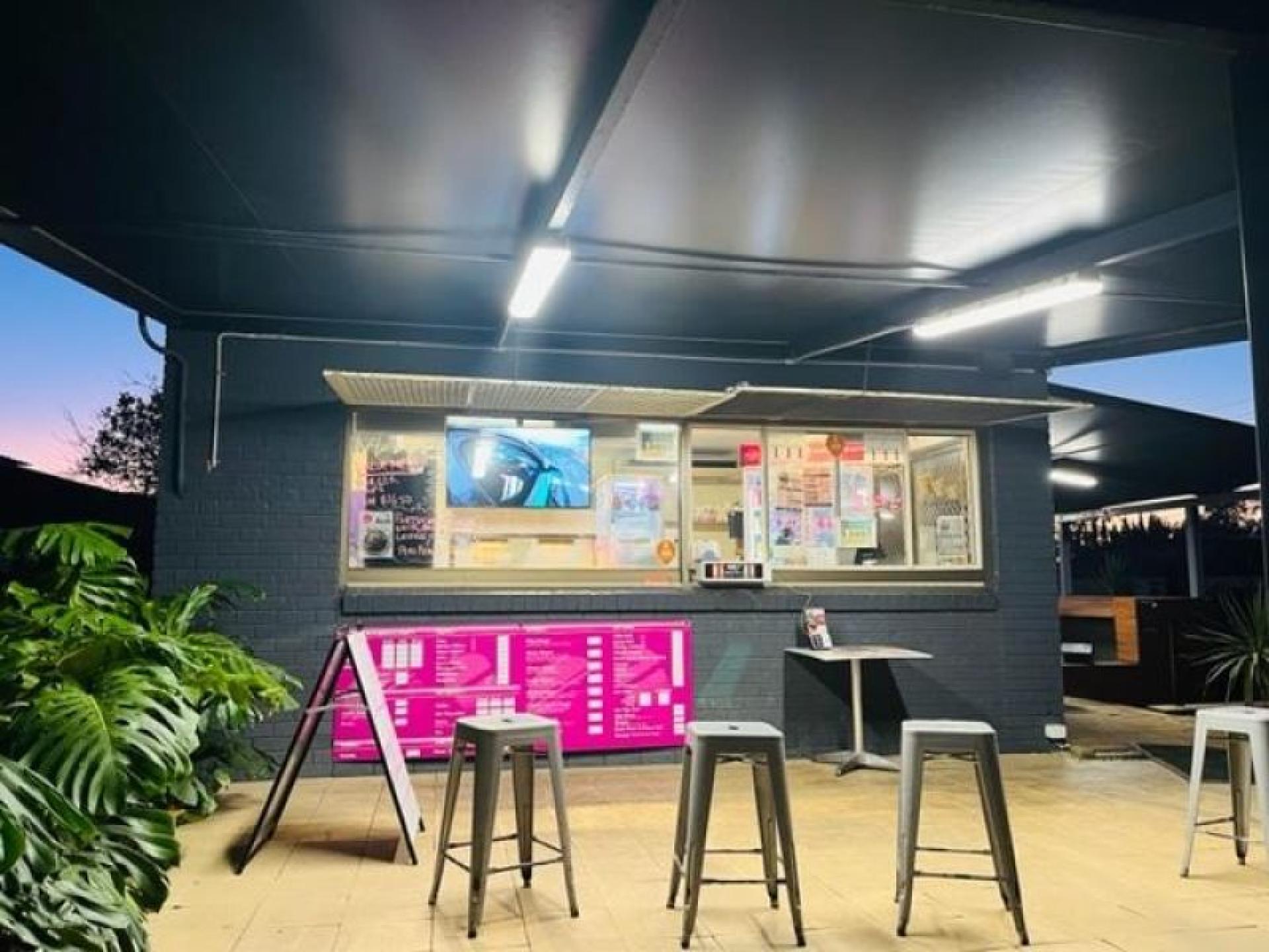 Sold - Busy Takeaway 597840 3