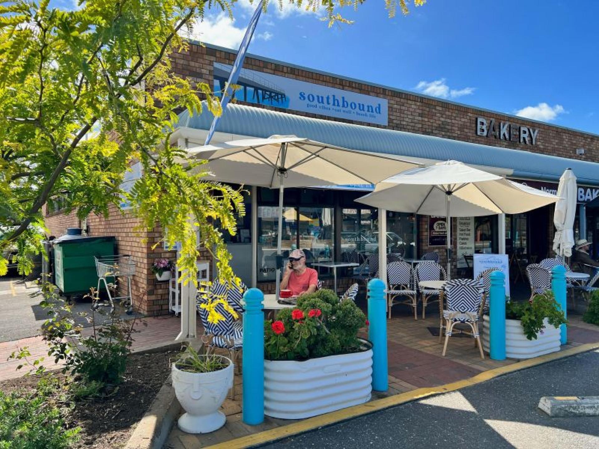 Sold-busy Seaside Café In 599125 1