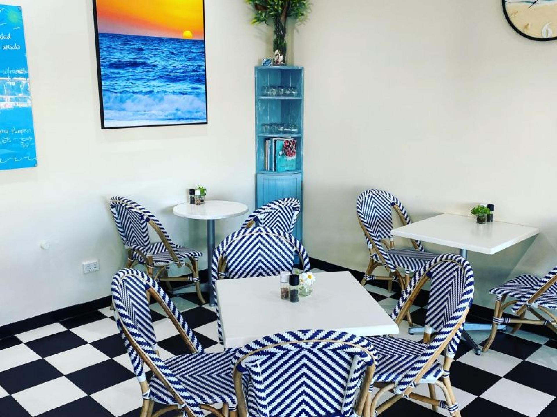 Sold-busy Seaside Café In 599125 3