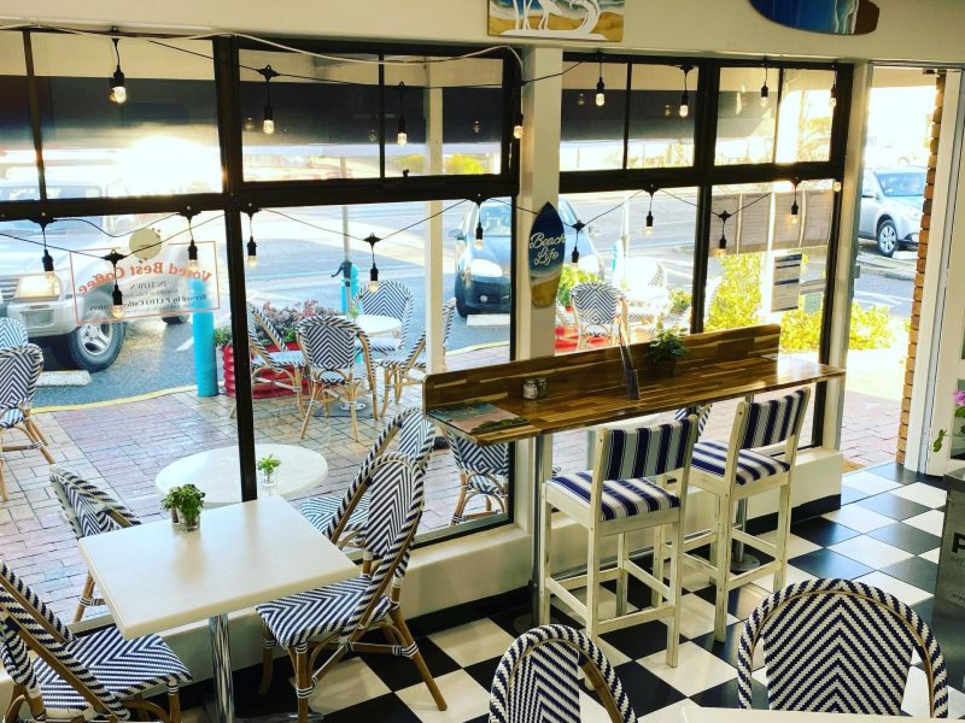 Sold-busy Seaside Café In 599125 2