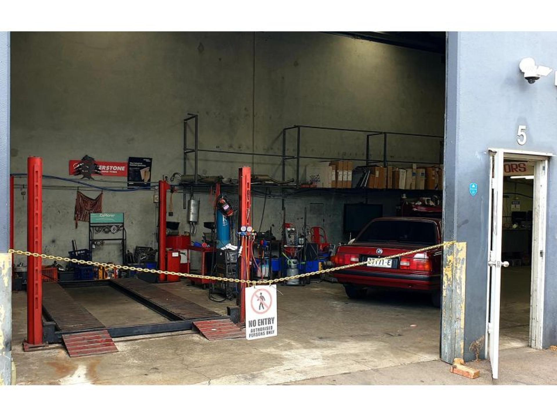 Automotive Repair And Custom 599341 2