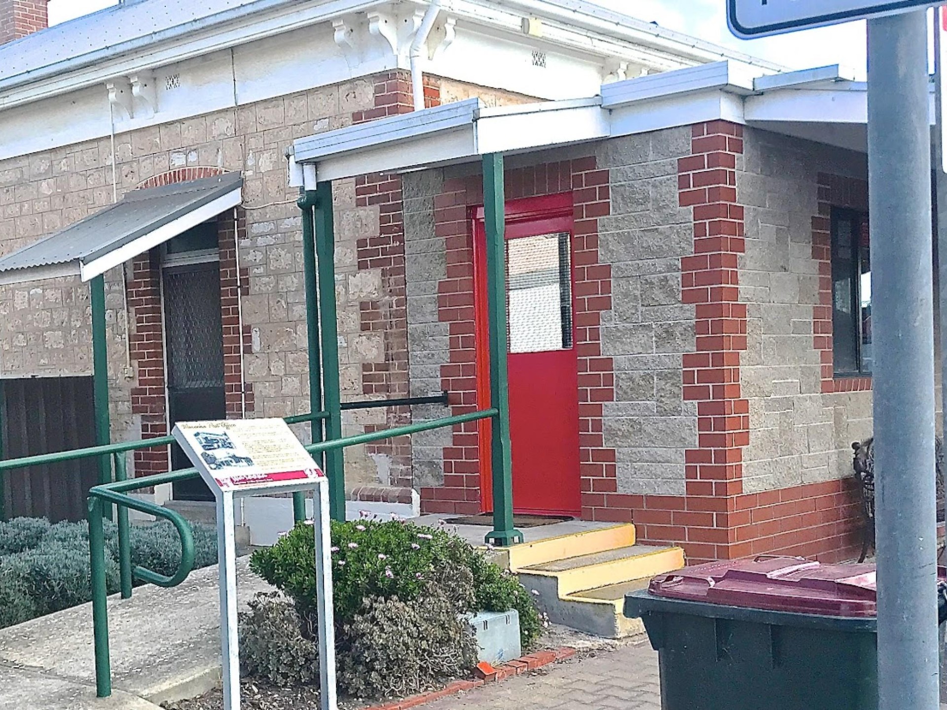 Post Office / Home/ 599737 1