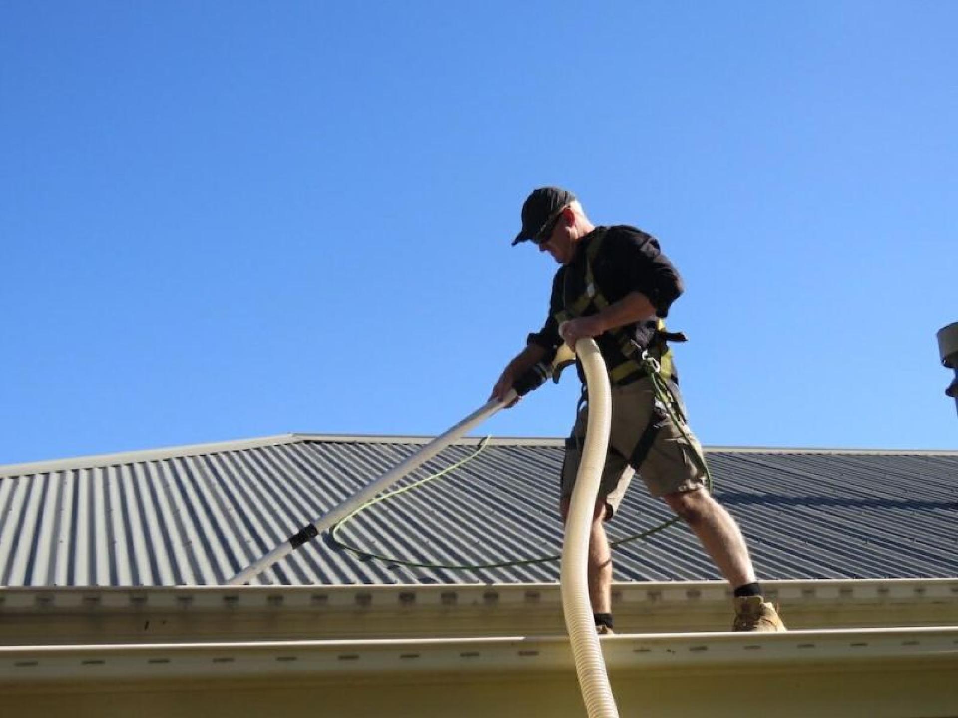 Professional Gutter Vacuuming Service 600163 2