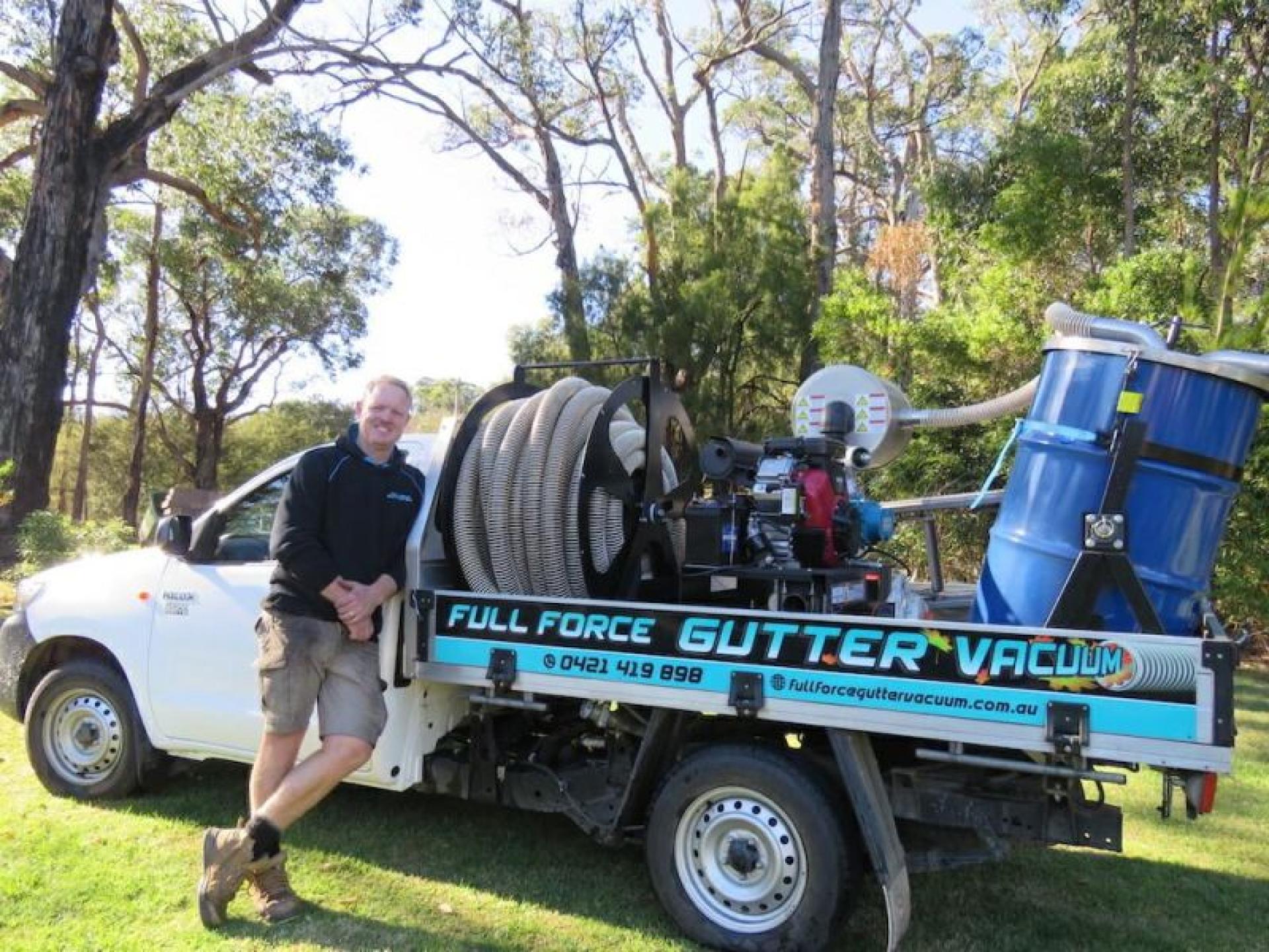 Professional Gutter Vacuuming Service 600163 1