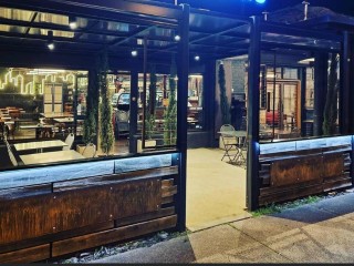 A must-see, turn key Venue for the serious Restaurateur. Ref:2201201