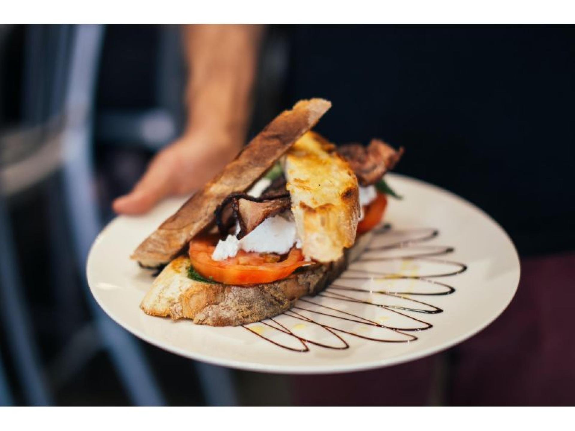 Popular Cafe With Accommodation 600448 3