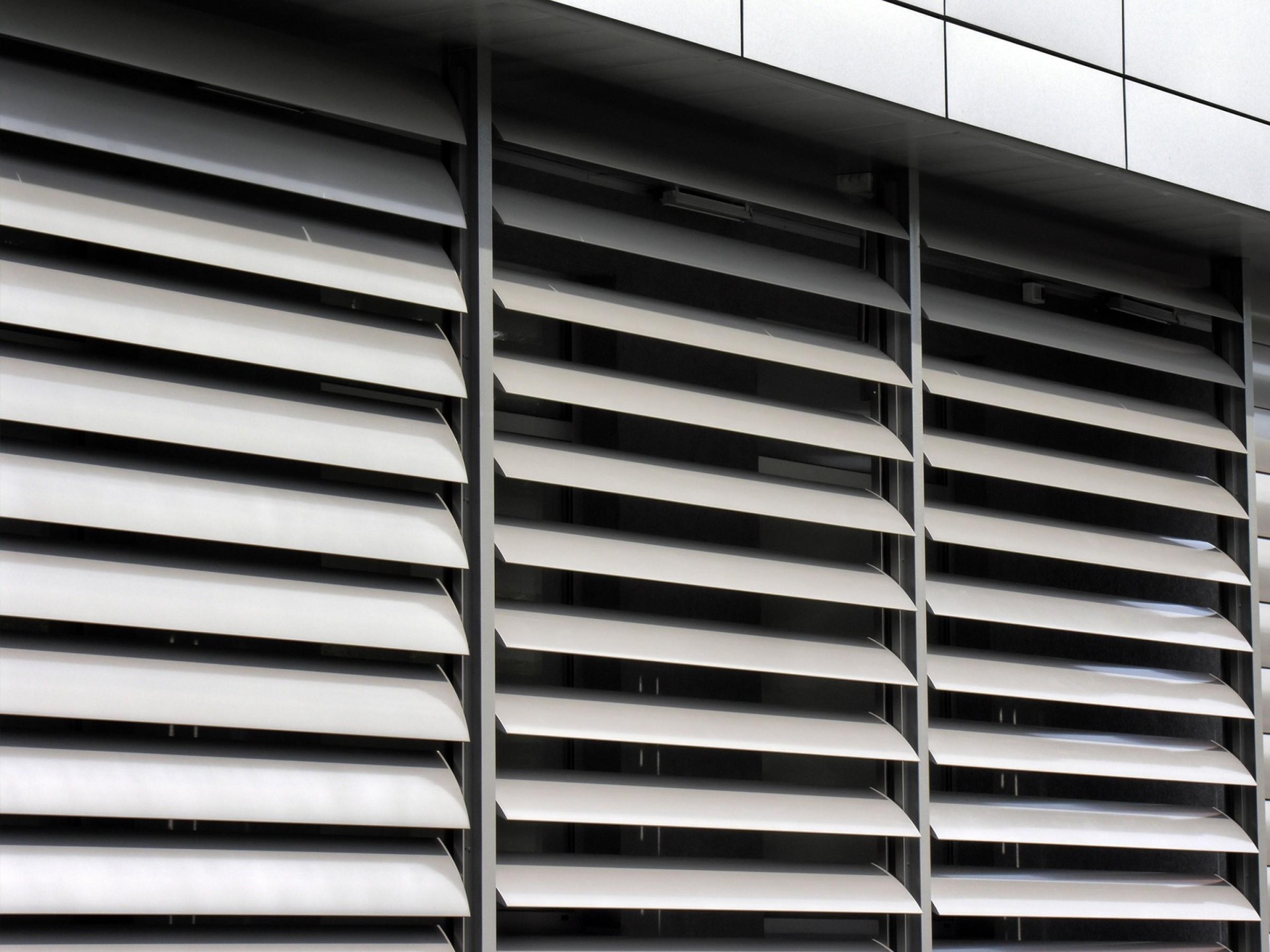 Manufacturing/retail Canvas & Aluminium 600465 2