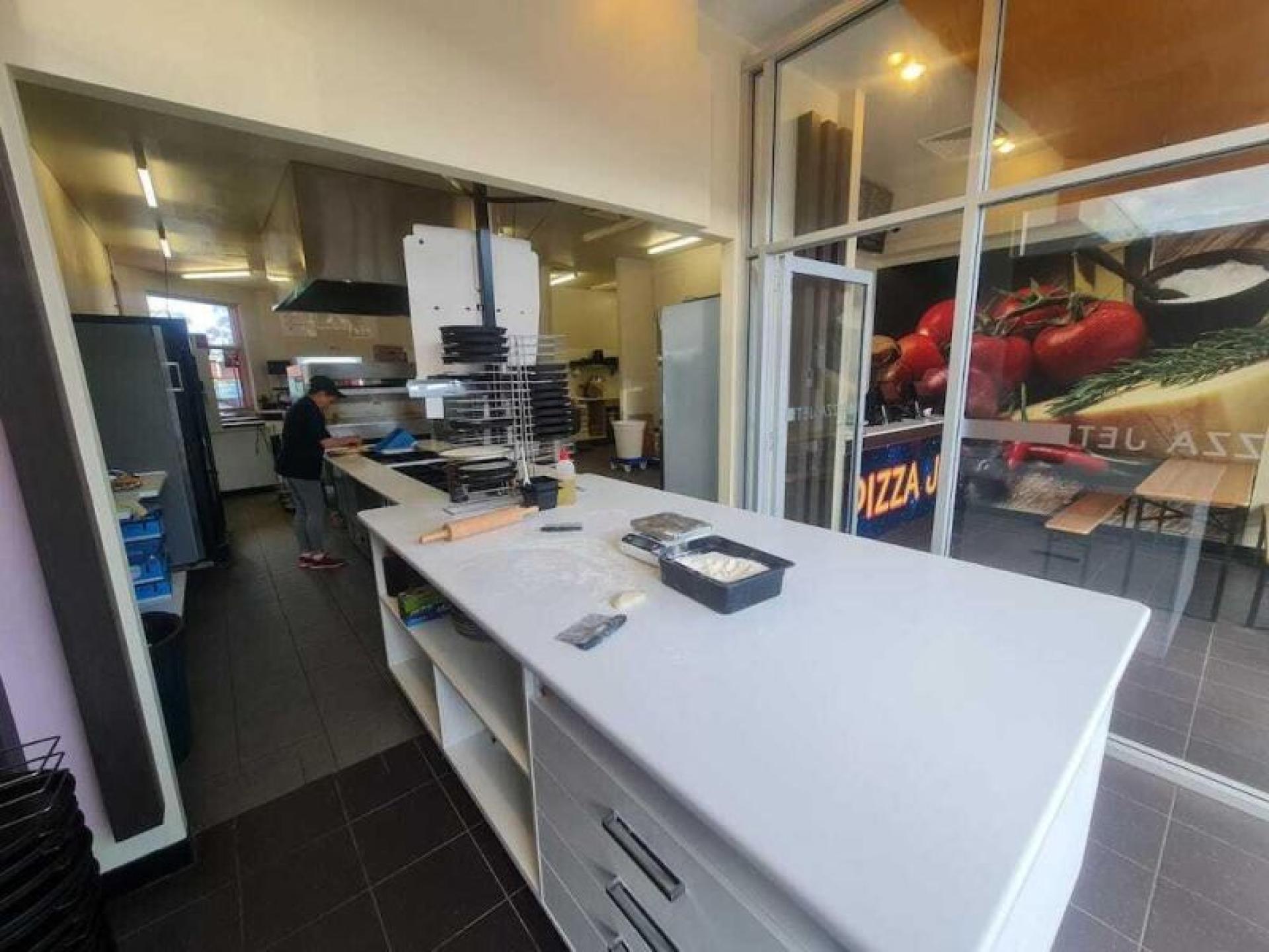 Sold-busy Pizza Shop In 601996 3