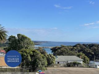 YOUR OFFICE BY THE SEA, DON'T MISS THIS LEASEHOLD OPPORTUNITY! - 961ML