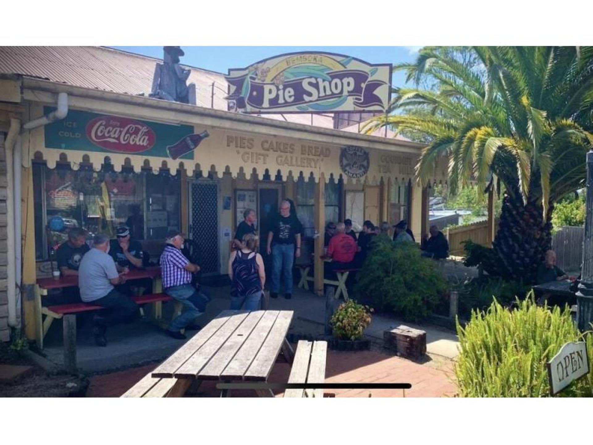 Bakery And Pie Shop 605009 1