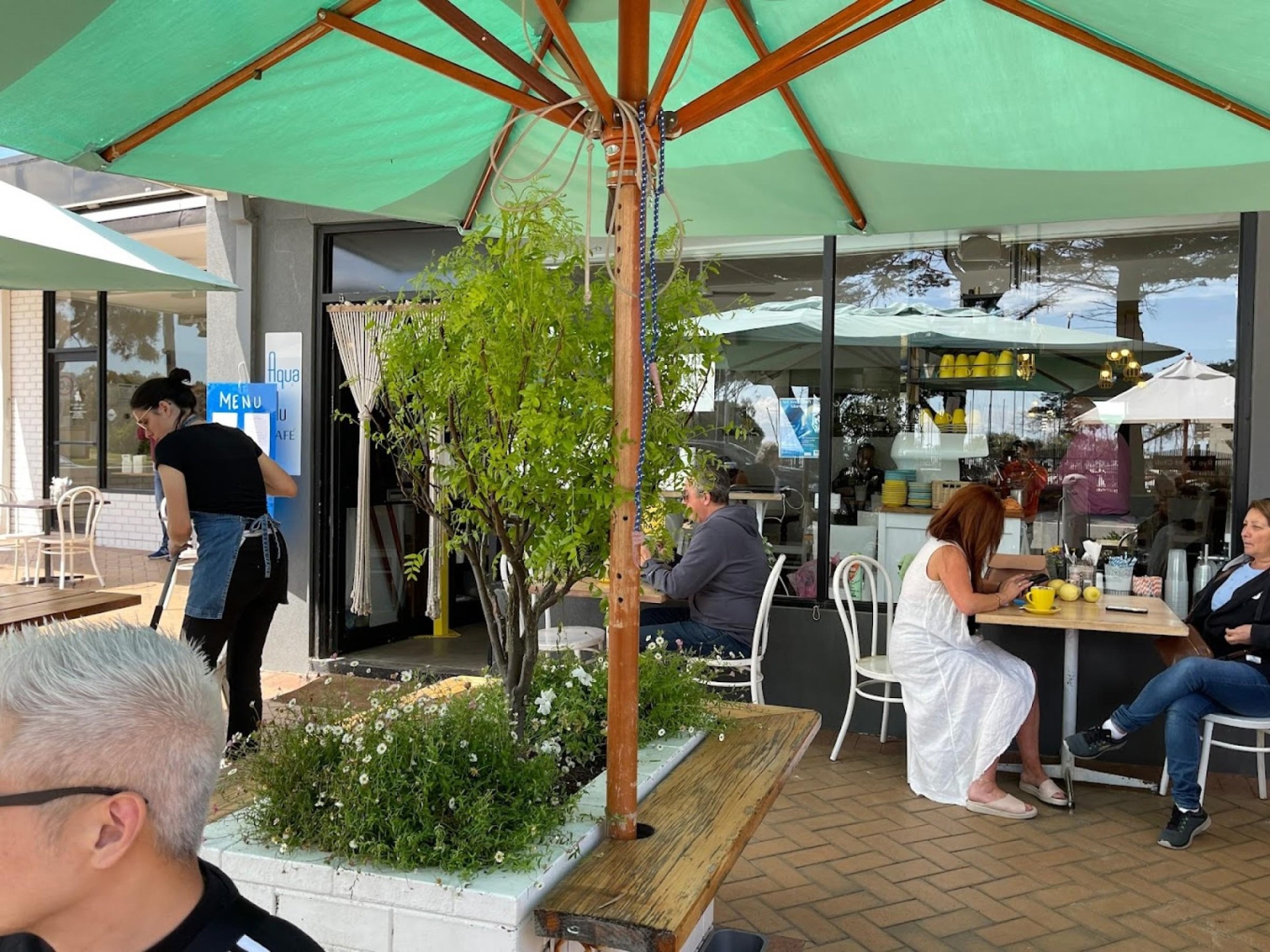 Long Standing Cafe - 607392 3