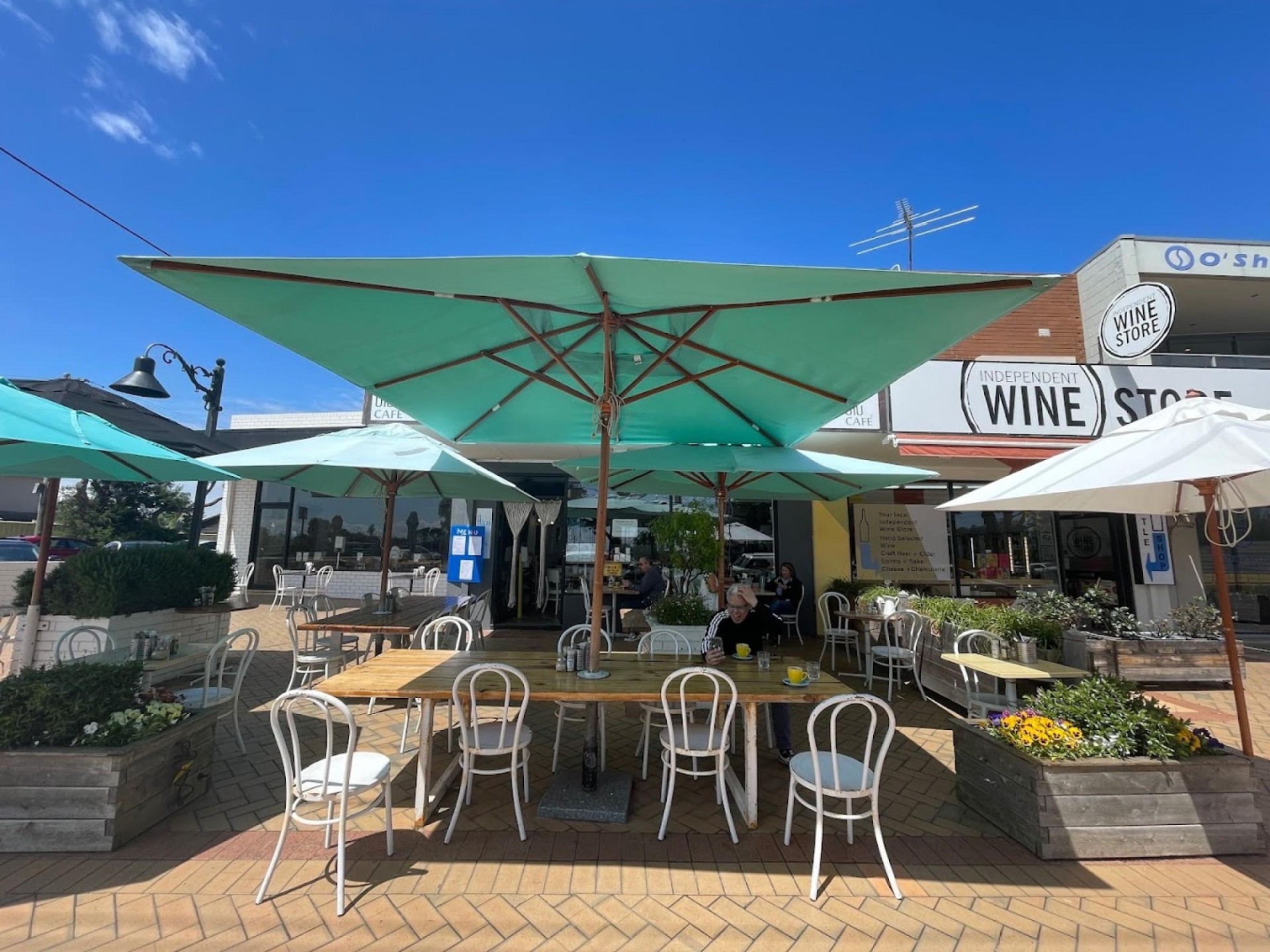 Long Standing Cafe - 607392 1