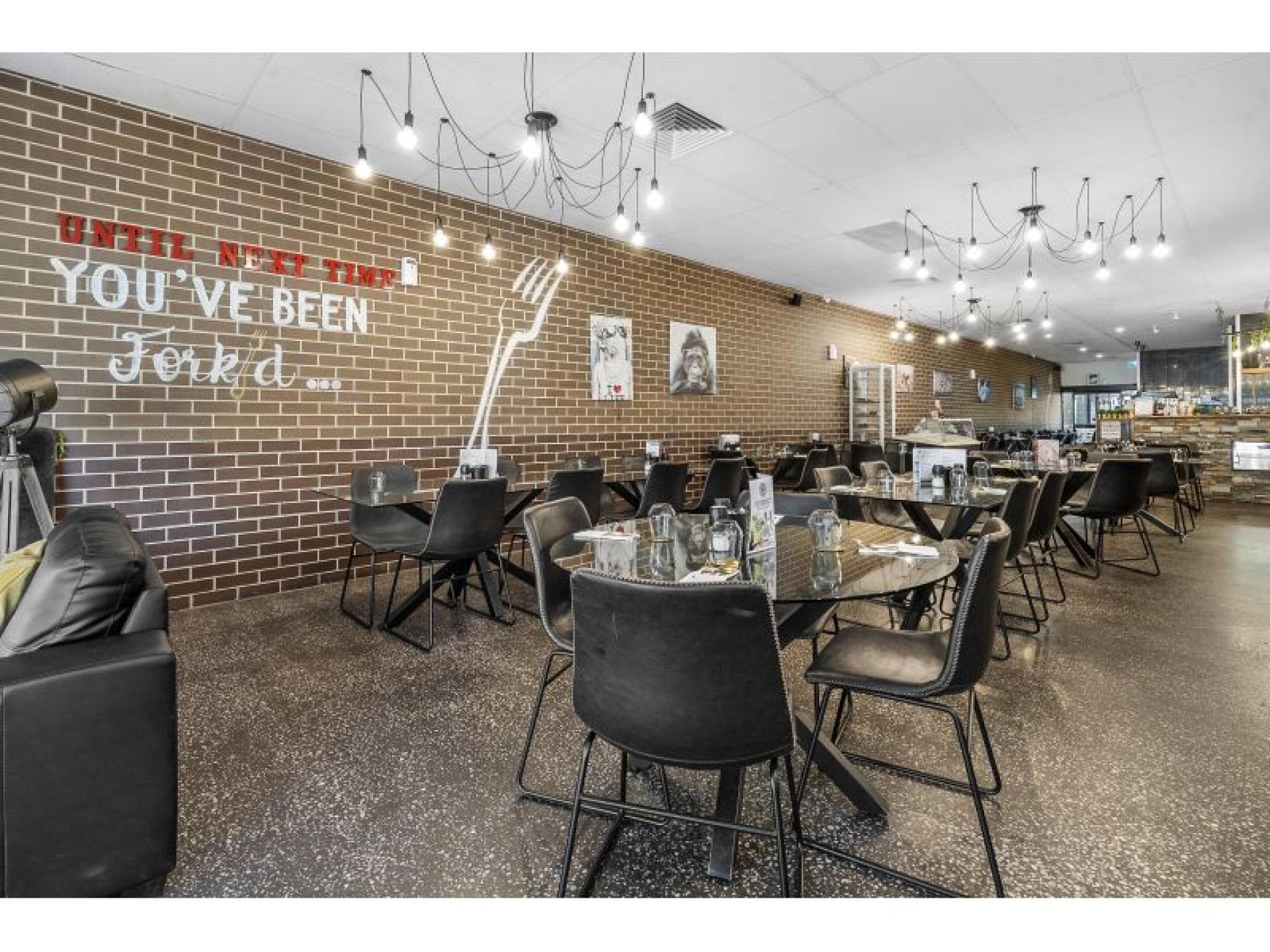 Sold-licenced Restaurant / Café 608312 3