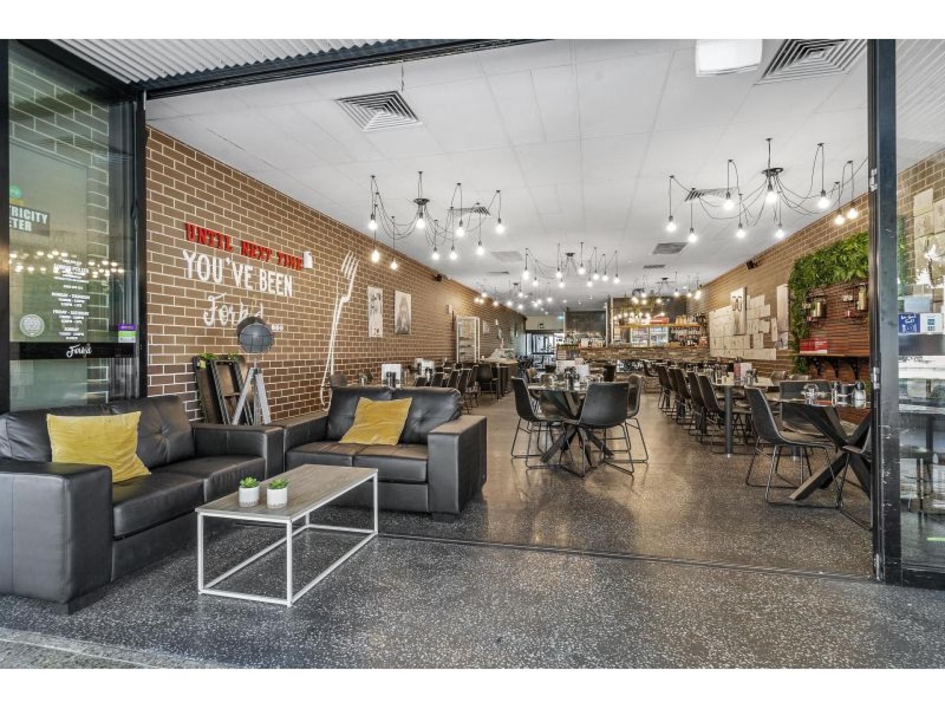 Sold-licenced Restaurant / Café 608312 2