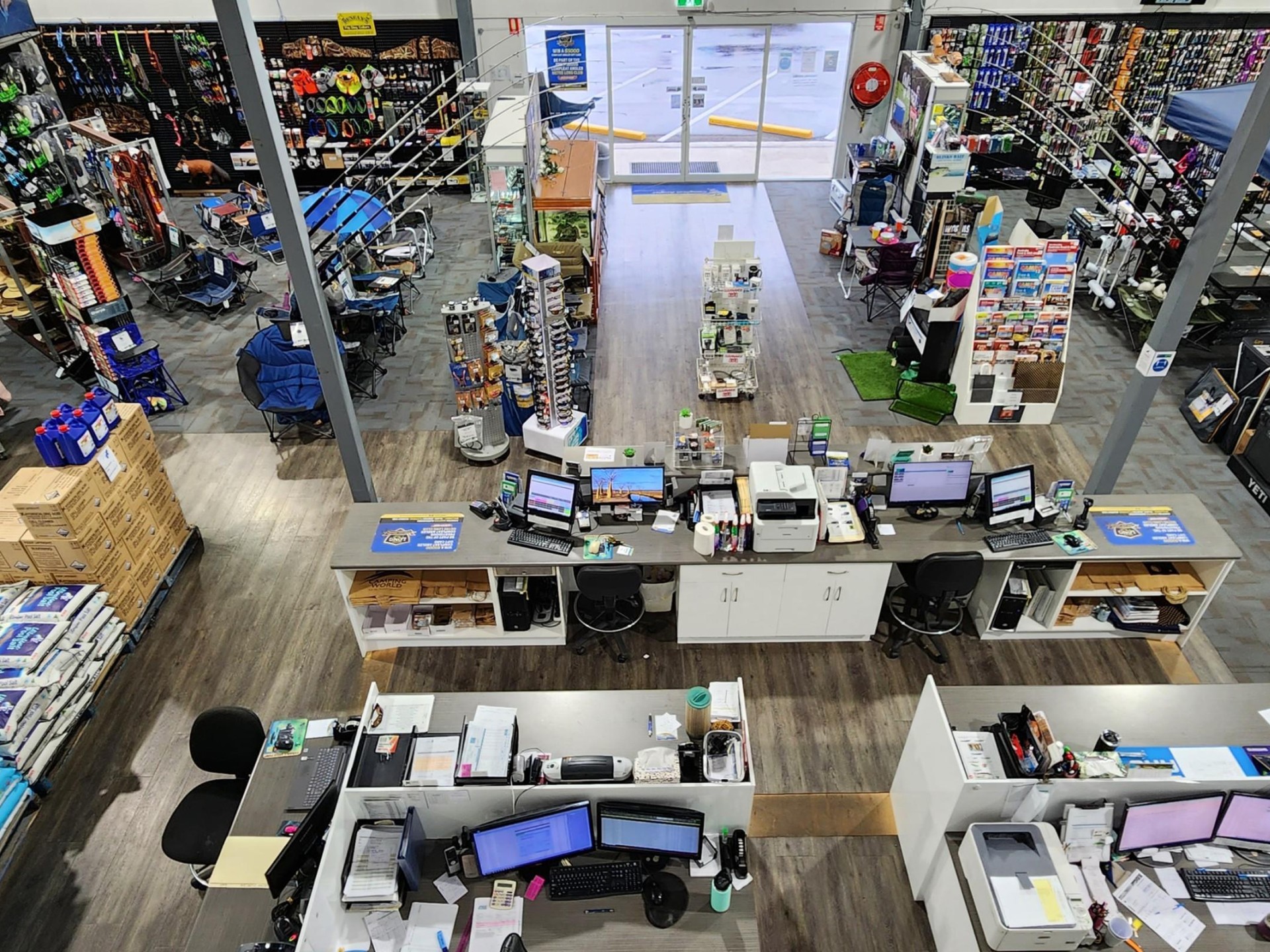 Camping & Fishing Retail 608773 3