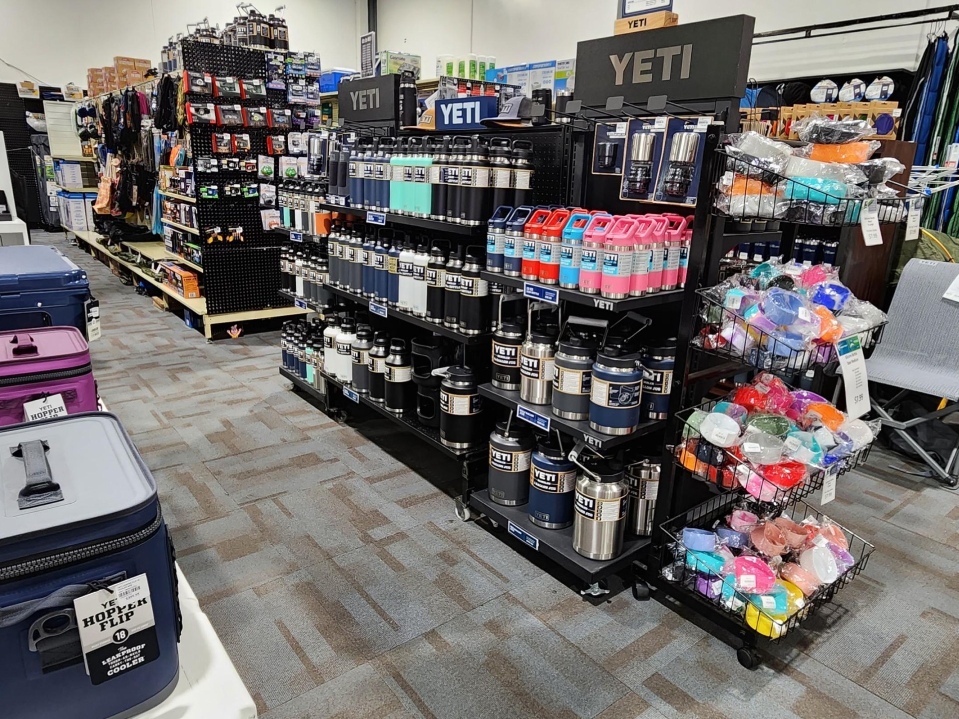 Camping & Fishing Retail 608773 2