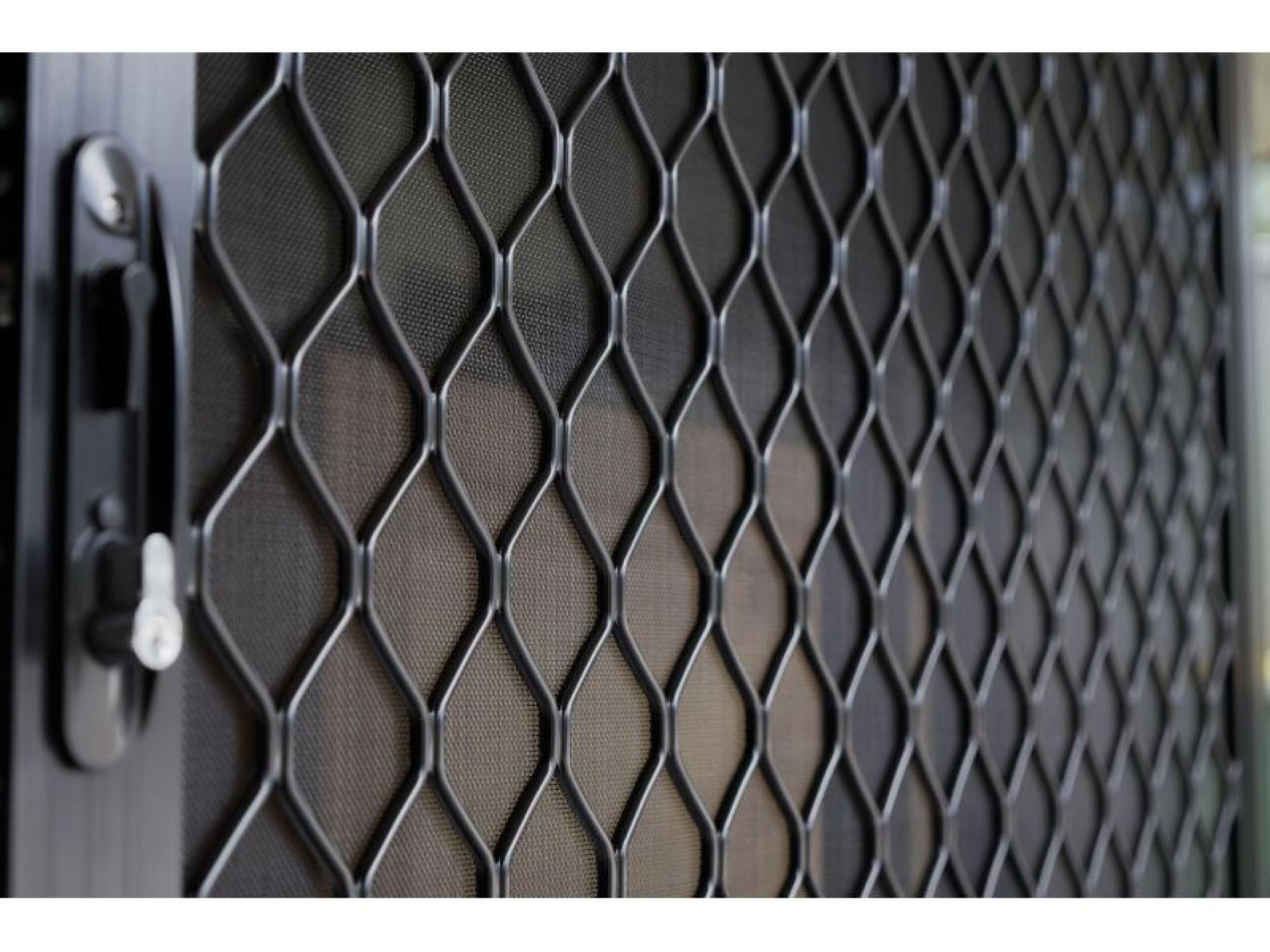 Fabrication Installation Blinds And 608980 1