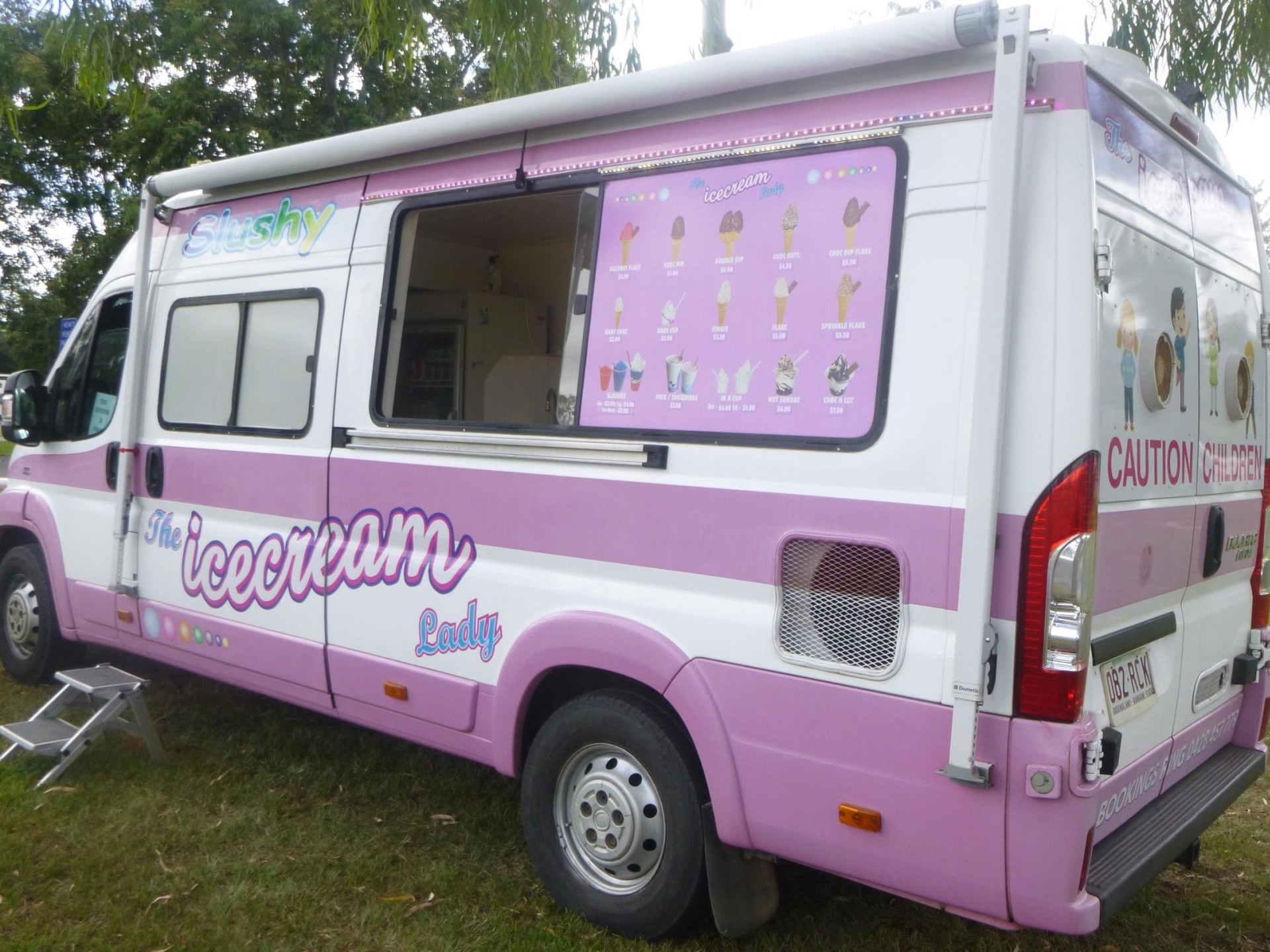 Soft Serve Ice-cream Van 610466 2