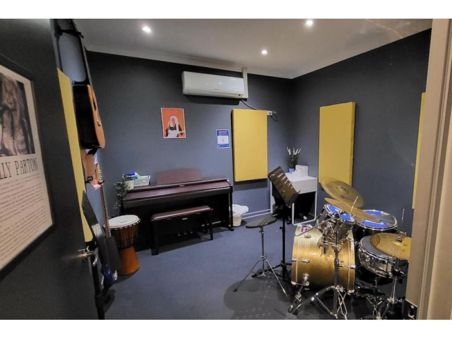 Sold - Contemporary Music 613267 2