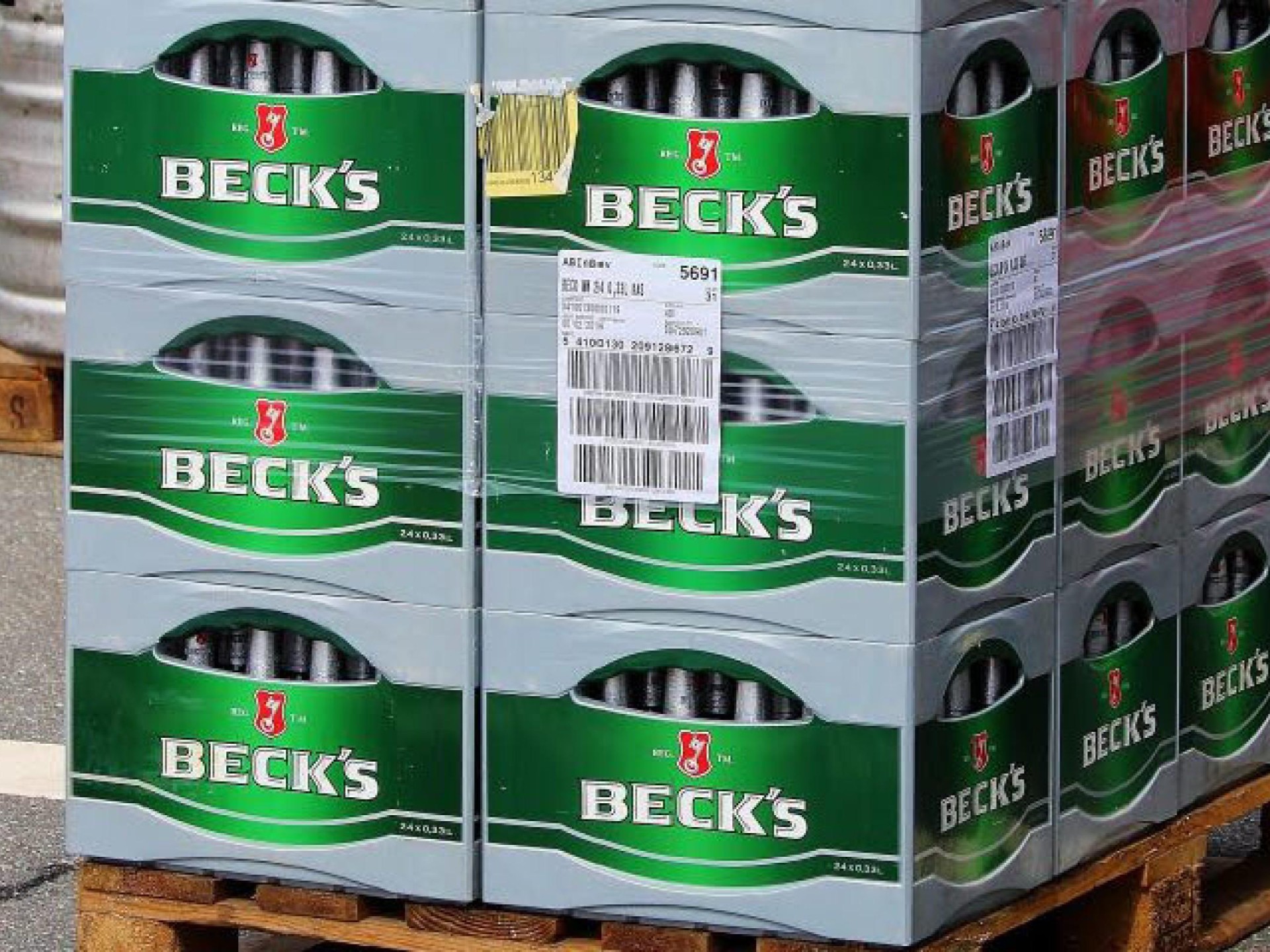 Bargain Buying Liquor Store 613776 2