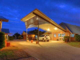 HUGE RELIABLE MONEY AREA PLUS QUALITY HOME AND MOTEL OFFERING - 2580ML