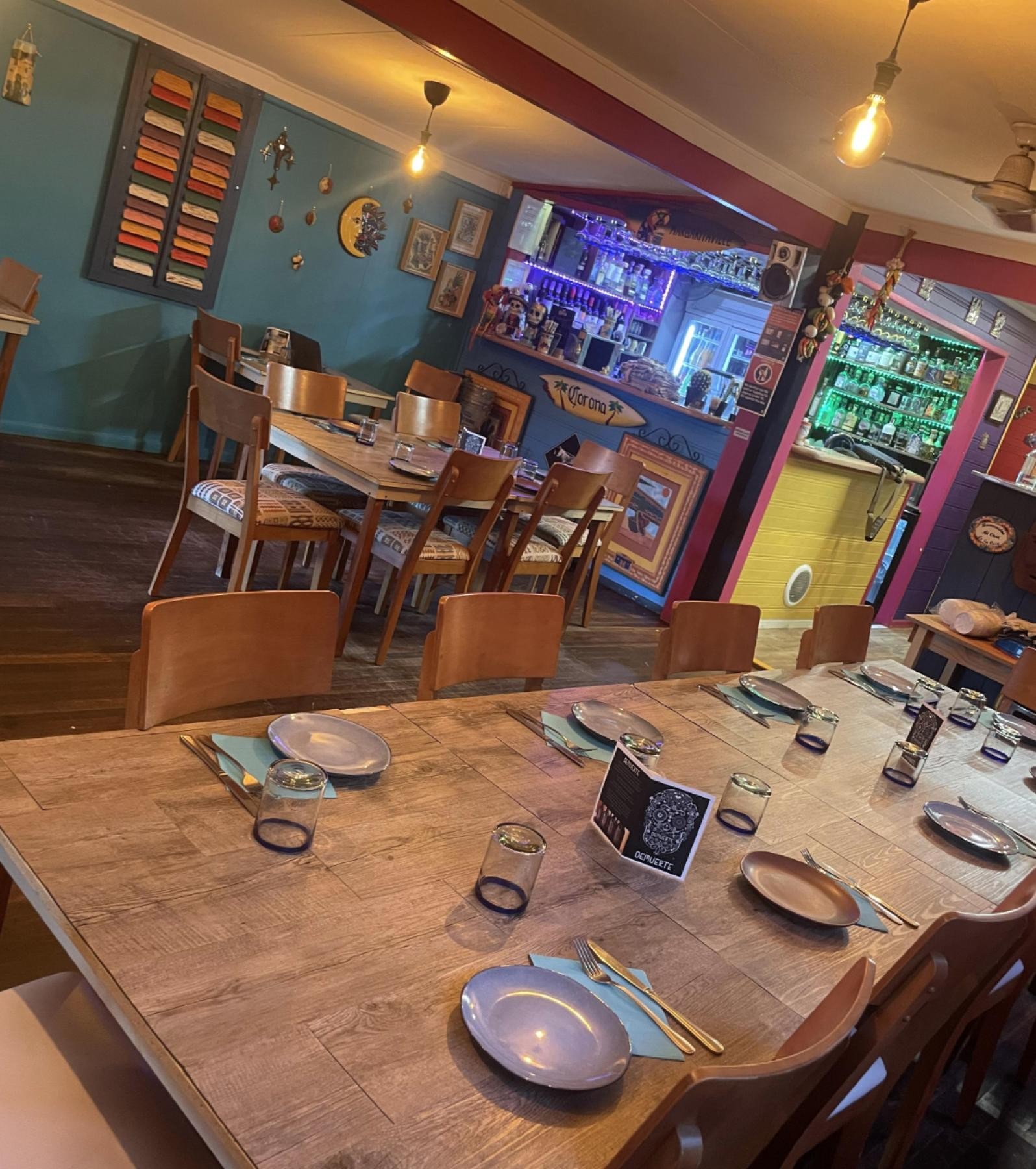 Popular Restaurant 614976 2