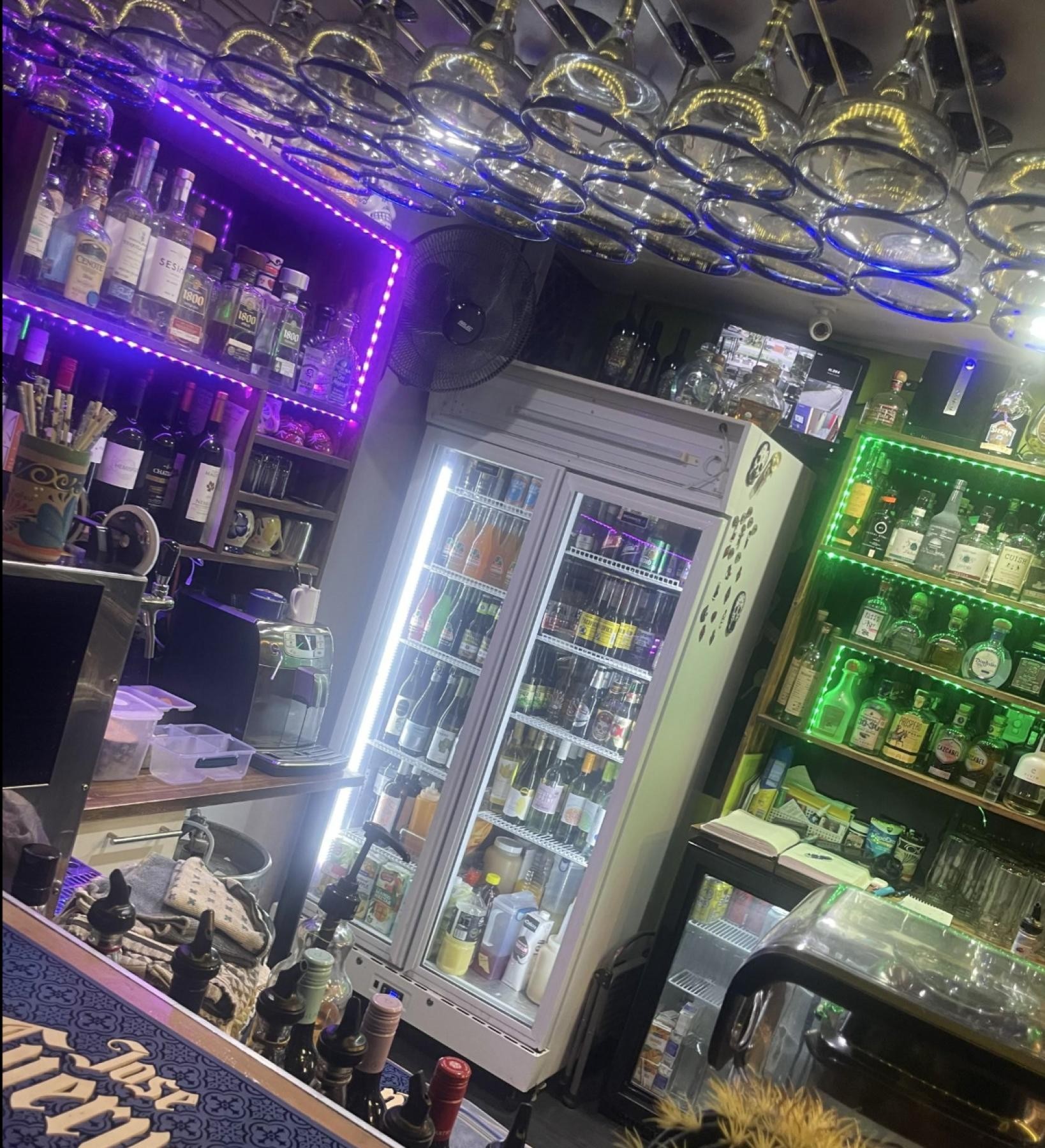 Popular Restaurant 614976 3