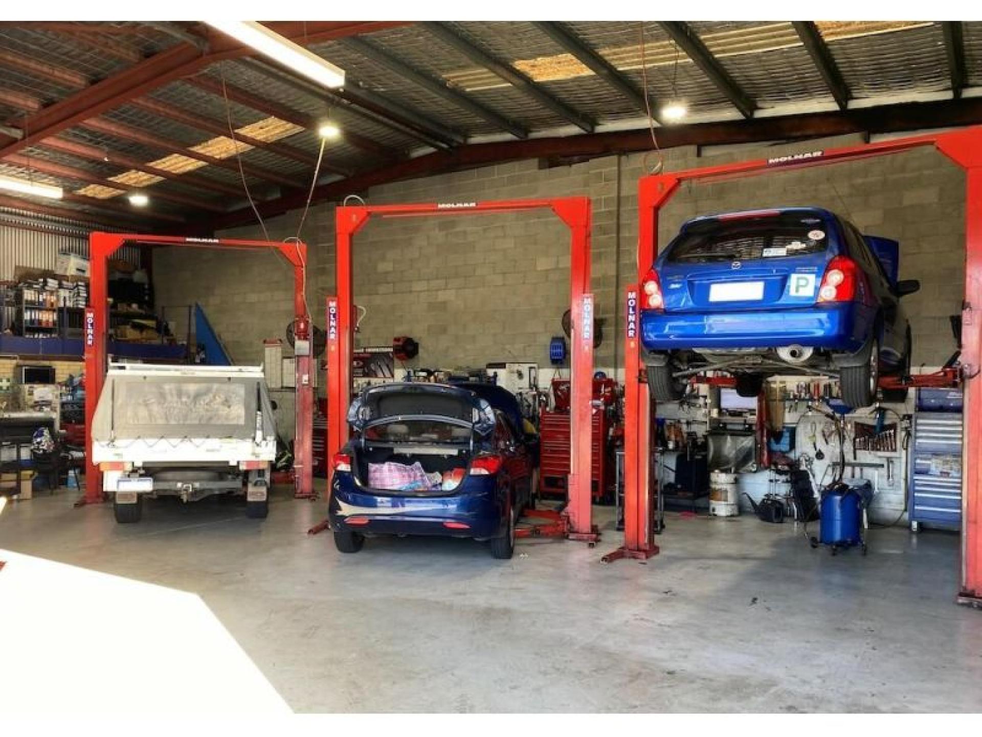 Established Auto Mechanical Workshop 615081 2