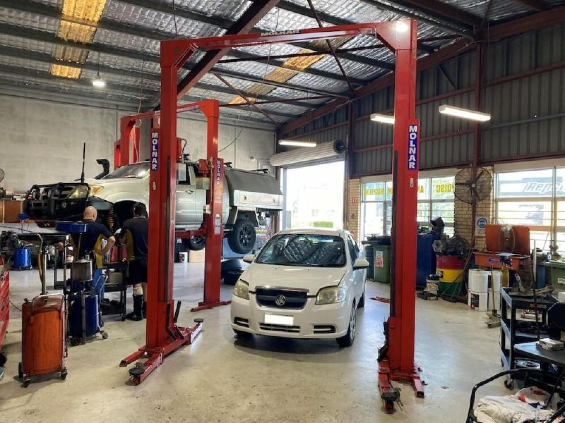 Established Auto Mechanical Workshop 615081 3