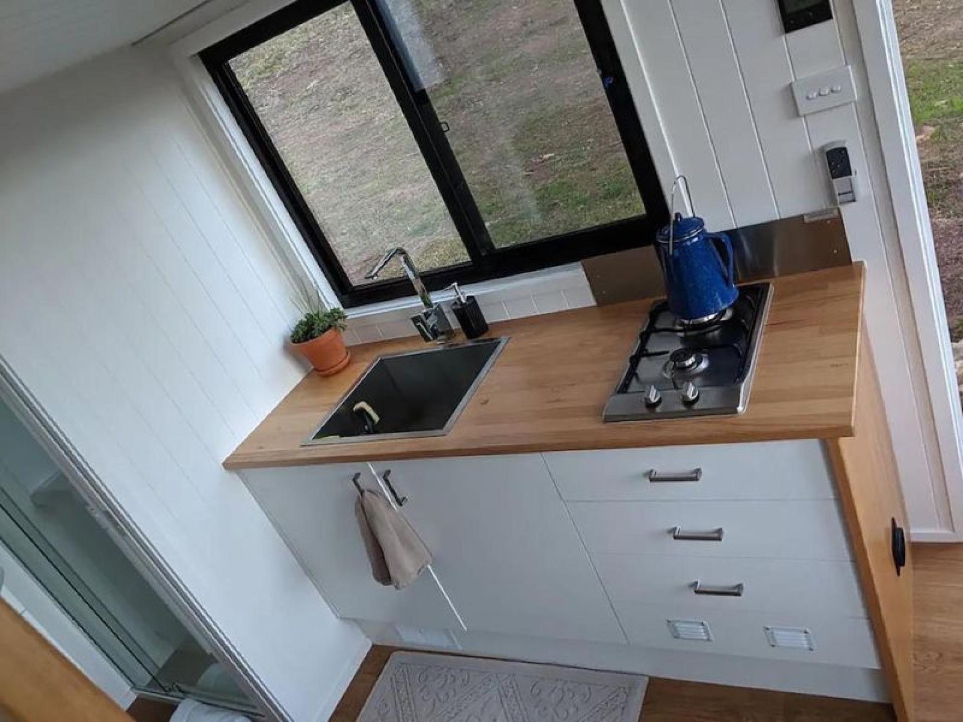 Custom-built Tiny House Accommodation 616065 2