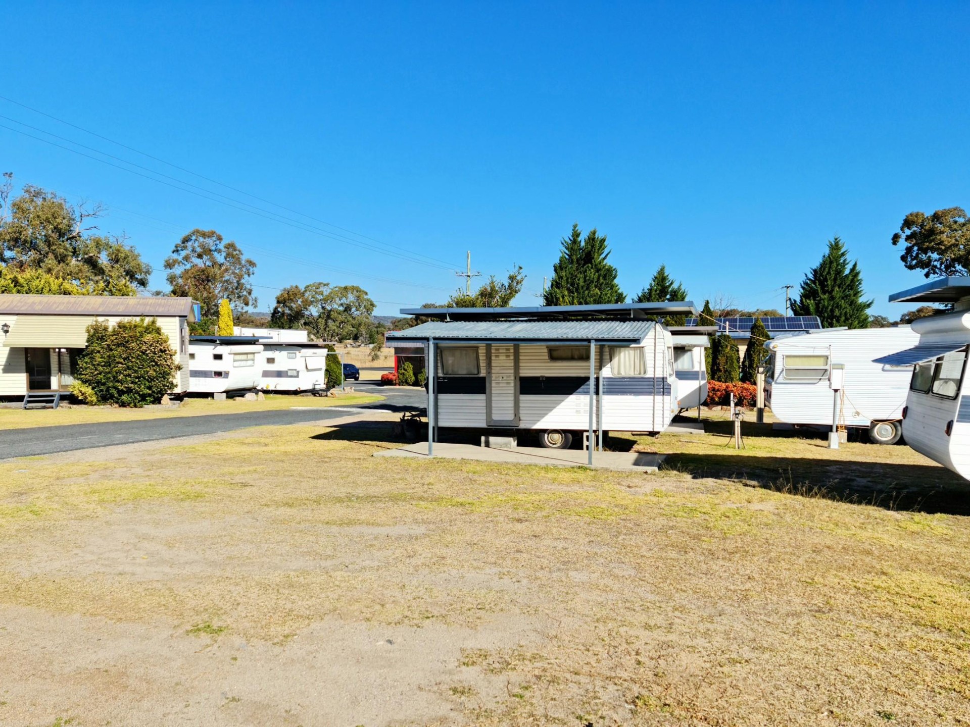 Under Contract. Freehold Investment 616547 3