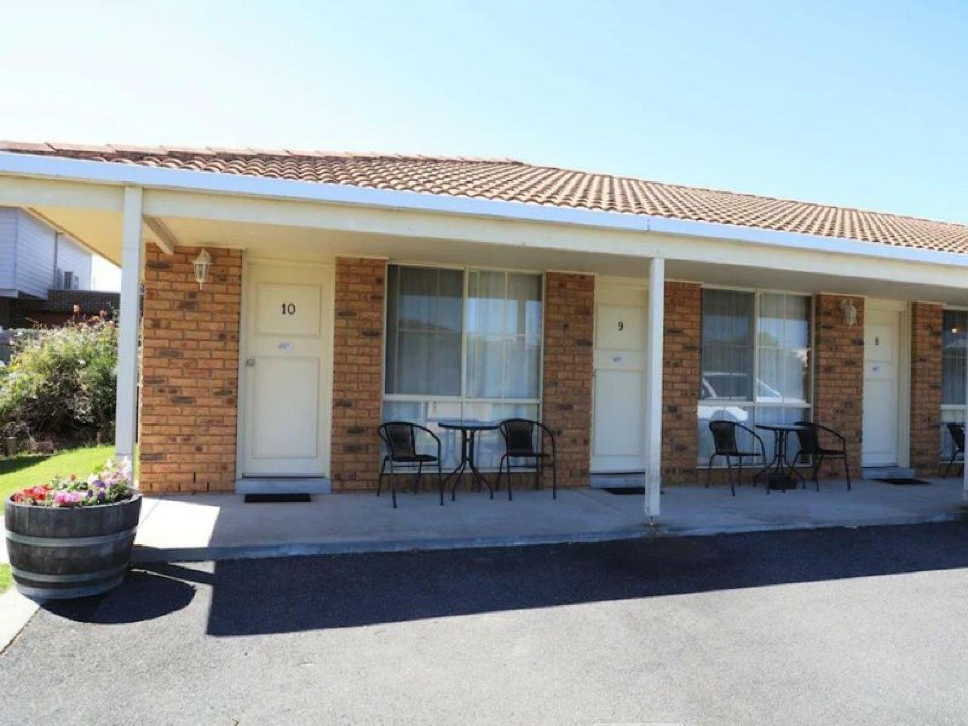 Top Of The Town 617117 3