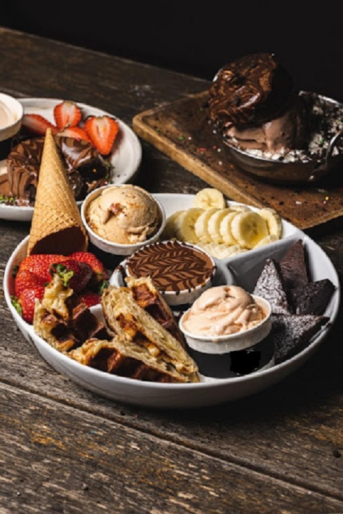 Choc And Gelato Dessert 617846 1