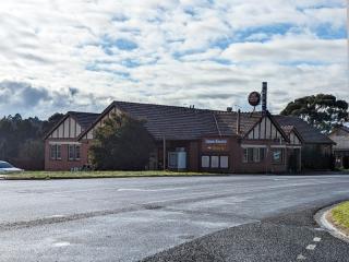 SOLD - Iconic Pub with Bistro, Bar and Bottle Shop – Gordon, VIC