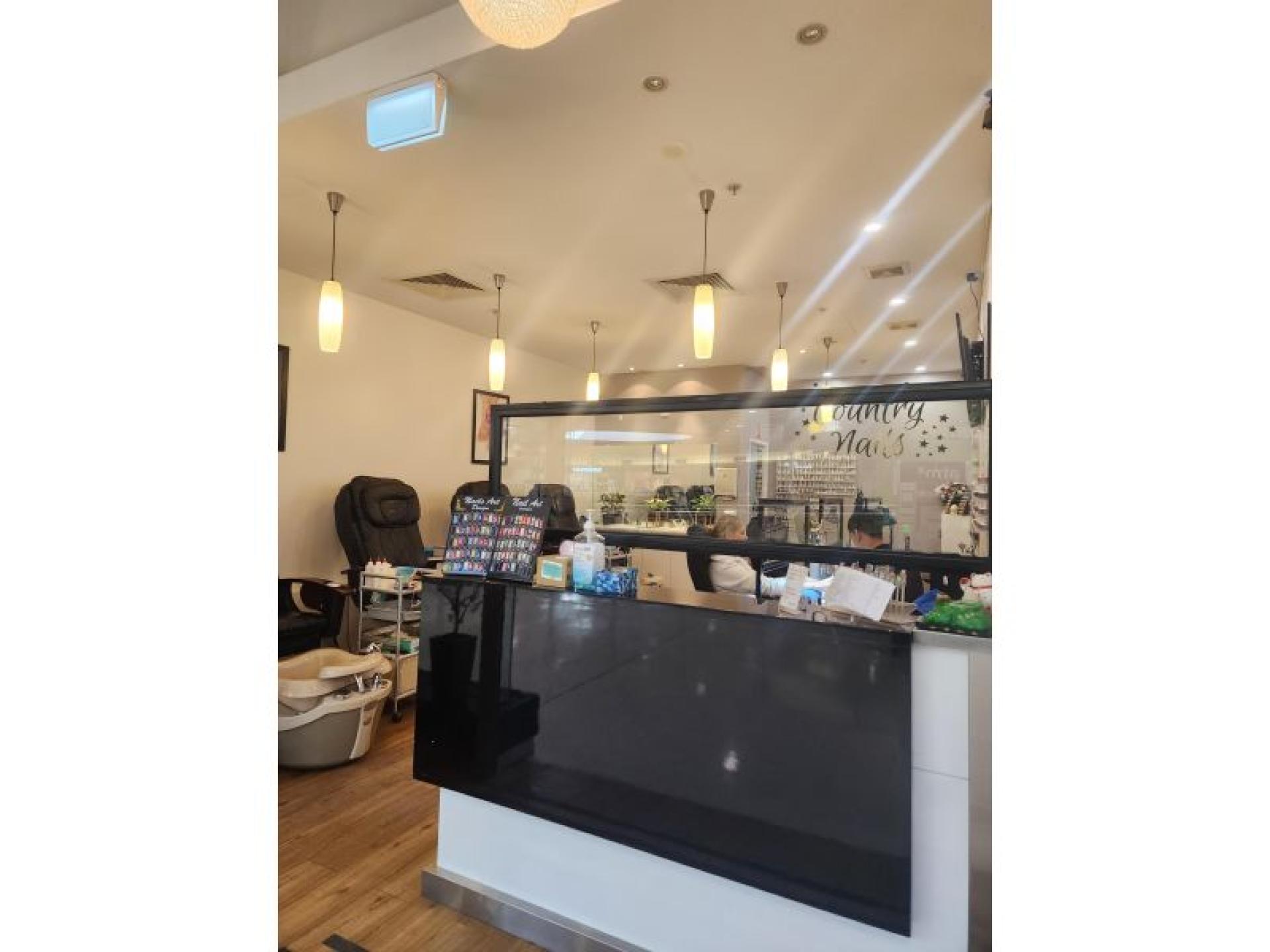 Busy Nail Salon In 619713 2