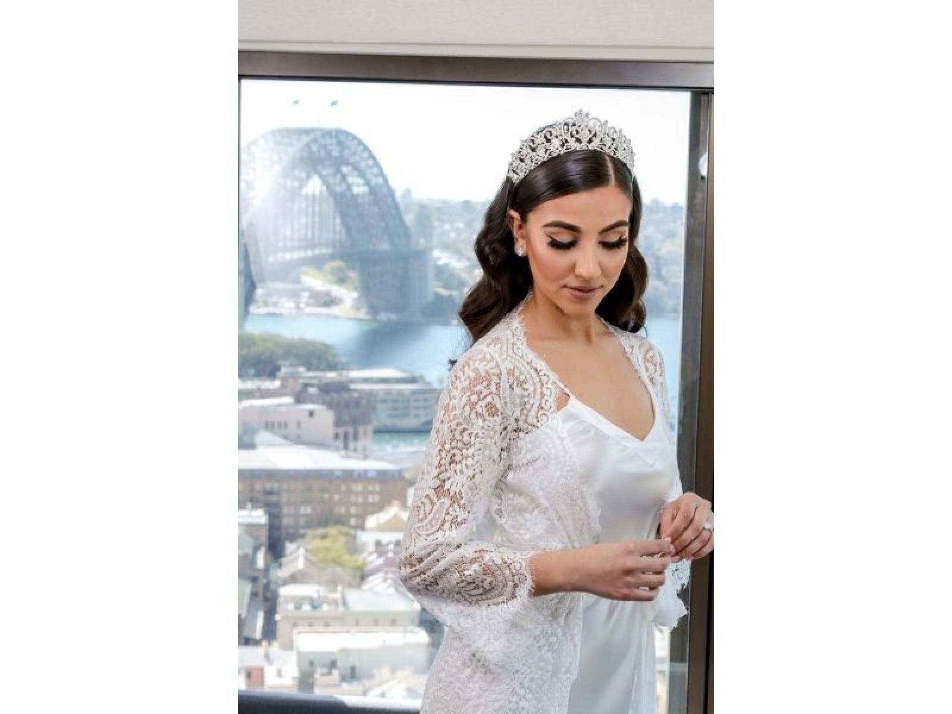 Unique Bridal Boutique & 620735 3