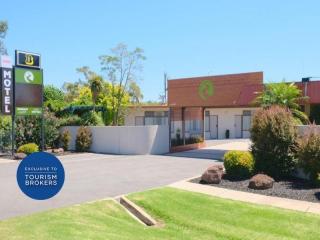 AN ABSOLUTE PEARLER OF A MOTEL - 2797MF