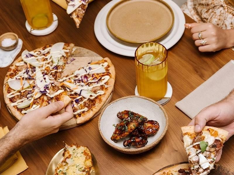 Popular Crust Gourmet Pizza 621672 2