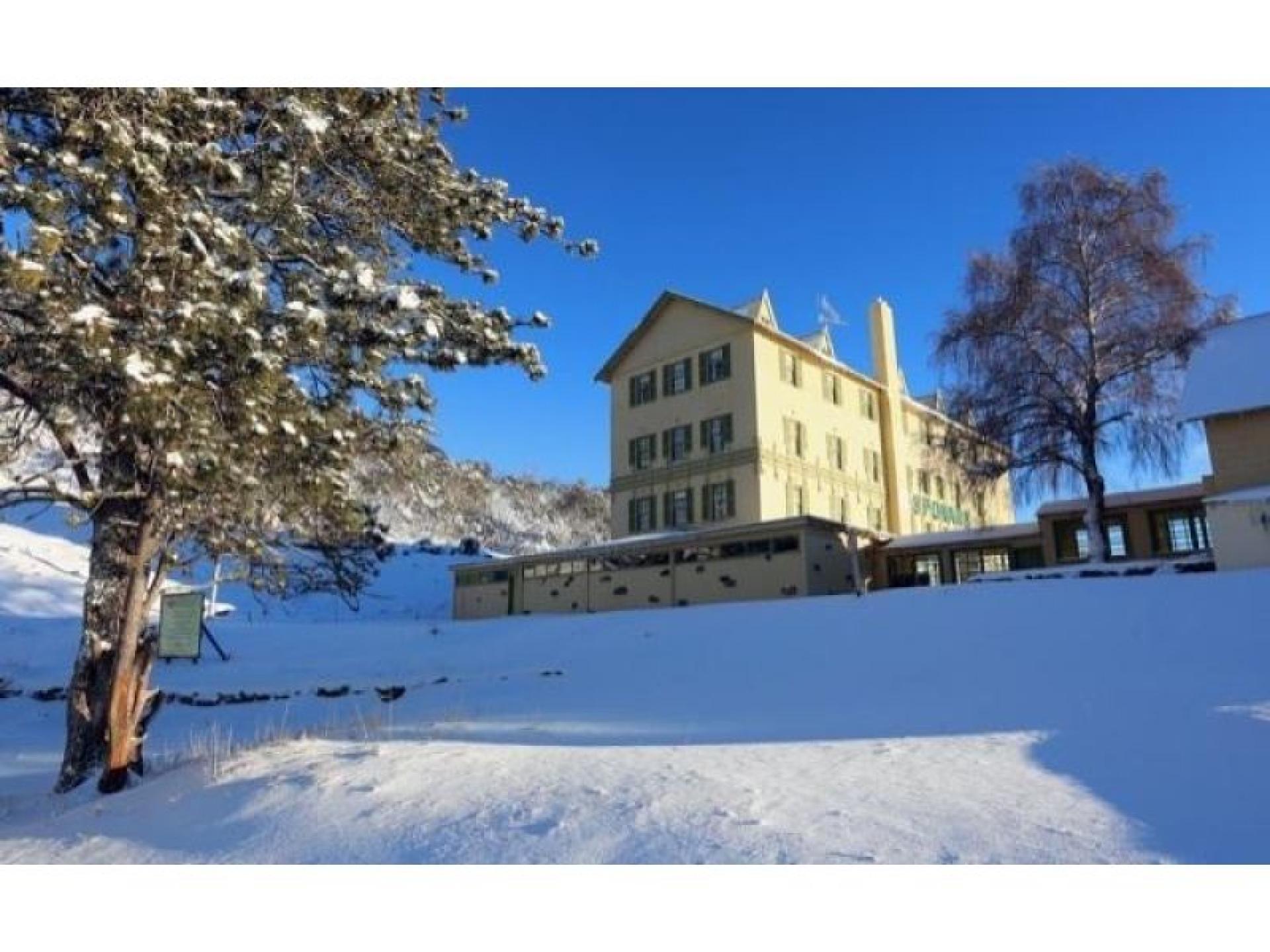 Landmark Snow-sports Business For 622084 3