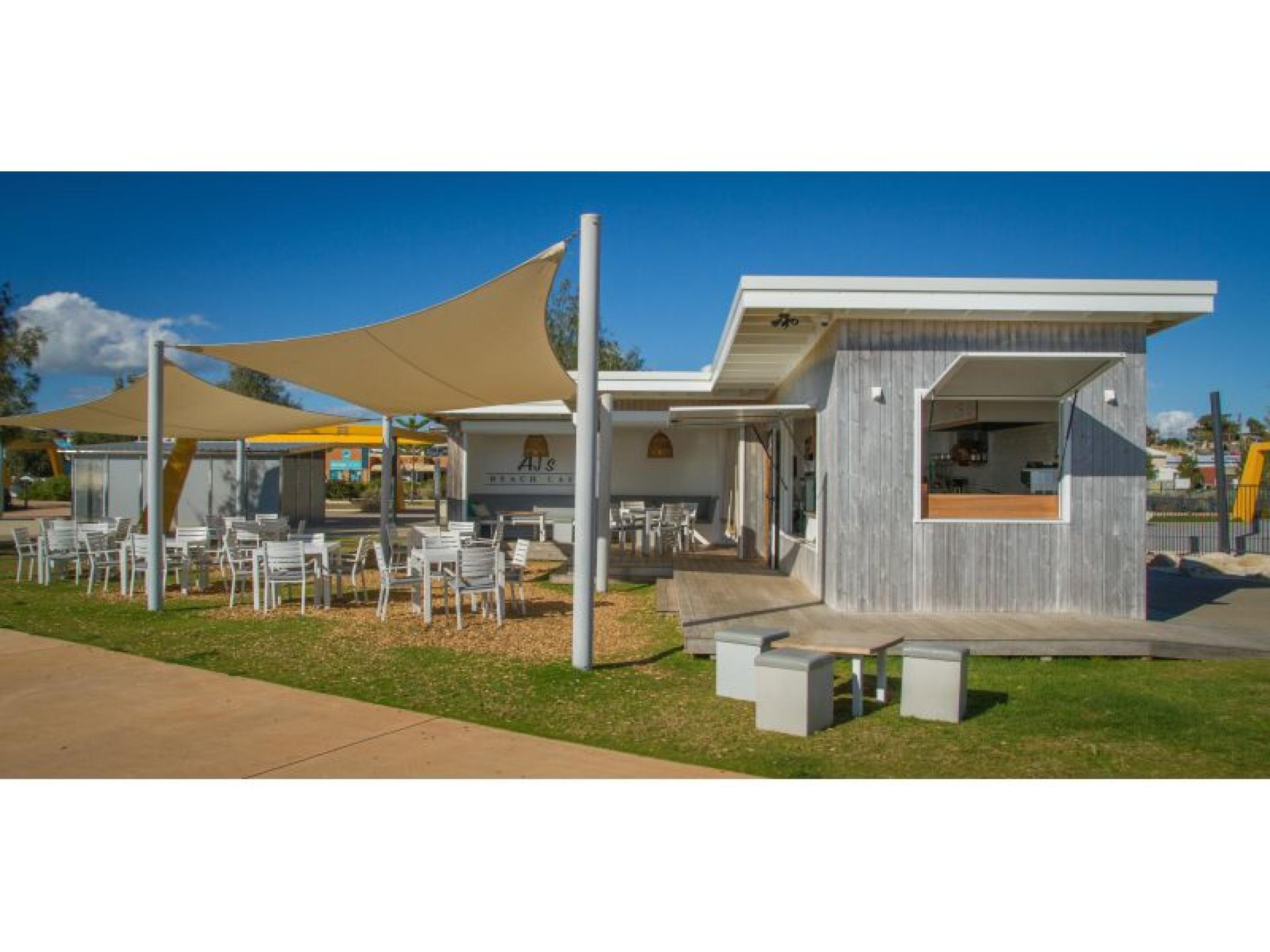 Beachside Cafe With Stunning 622645 1