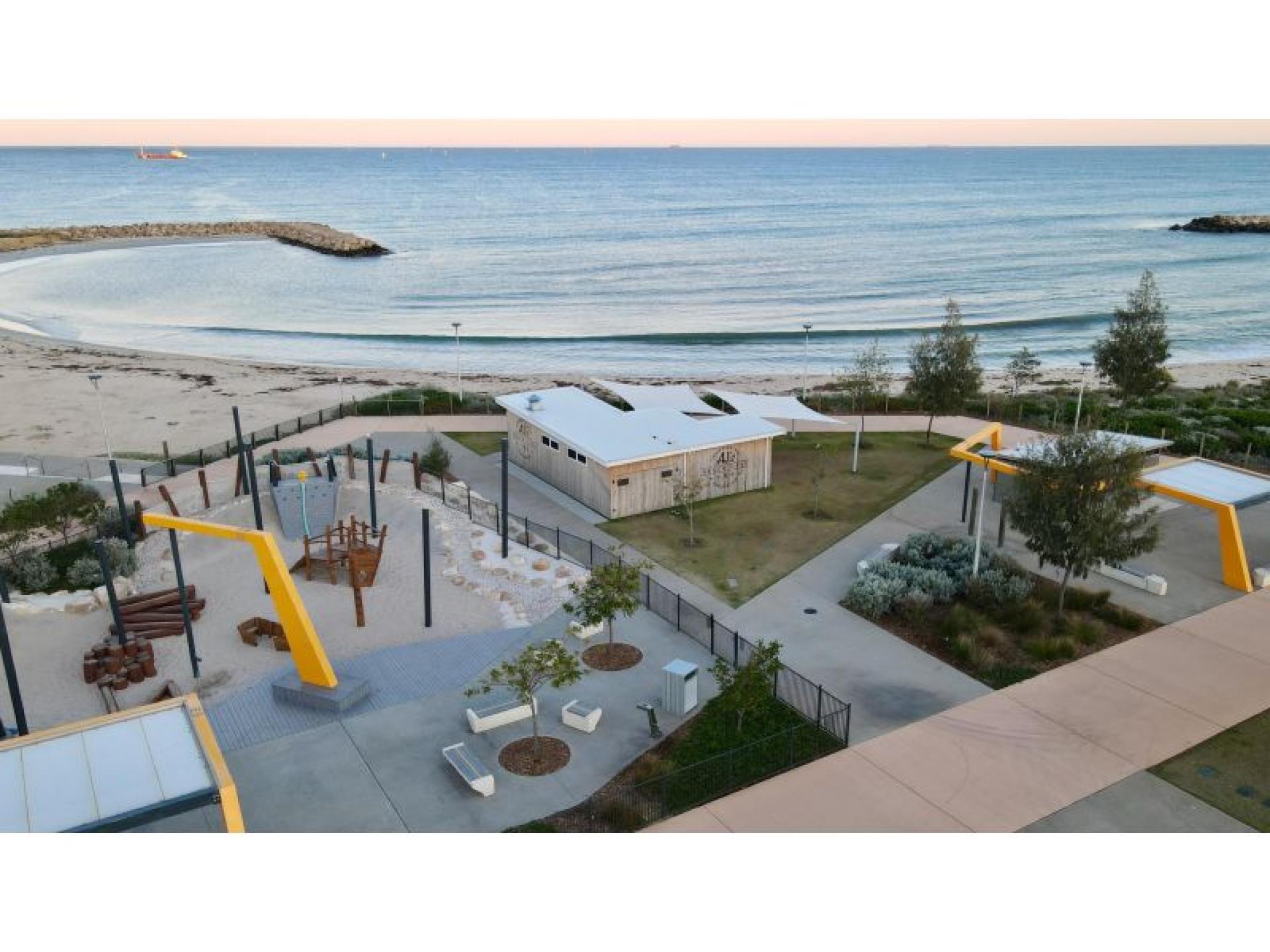 Beachside Cafe With Stunning 622645 3