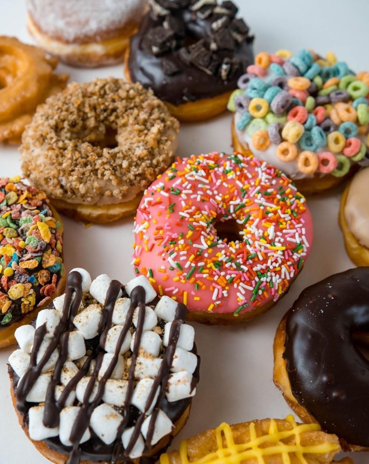Randy's Donuts. Bringing Sweet 623752 3