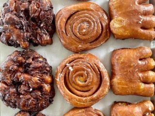 Bringing Sweet Doughnut History to Australia - Randy's Donuts!