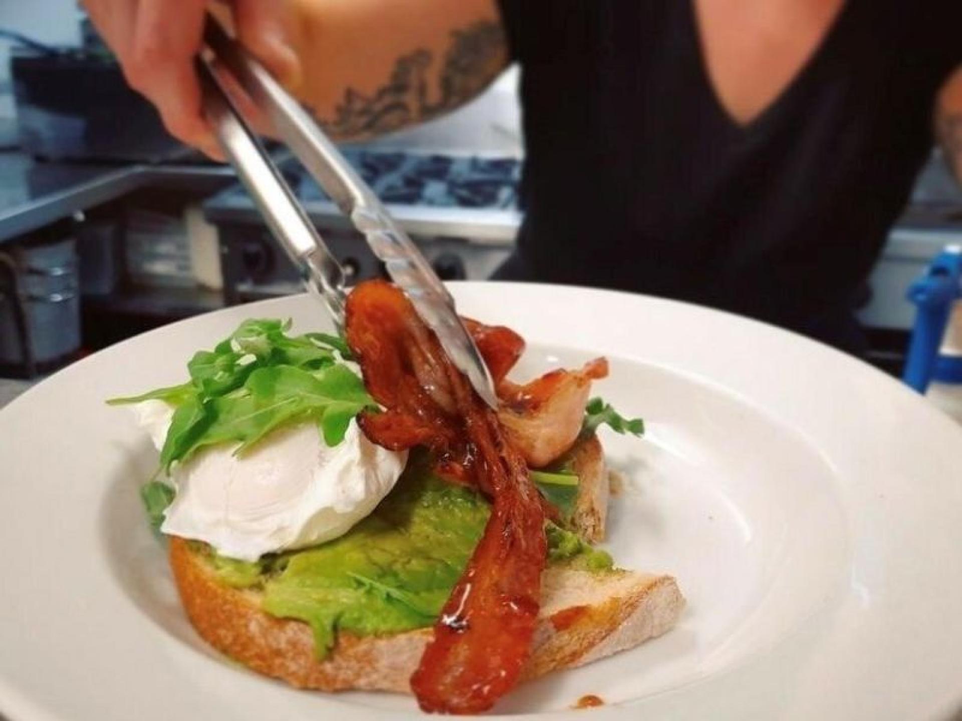 Under Offer – Cafe 624967 2