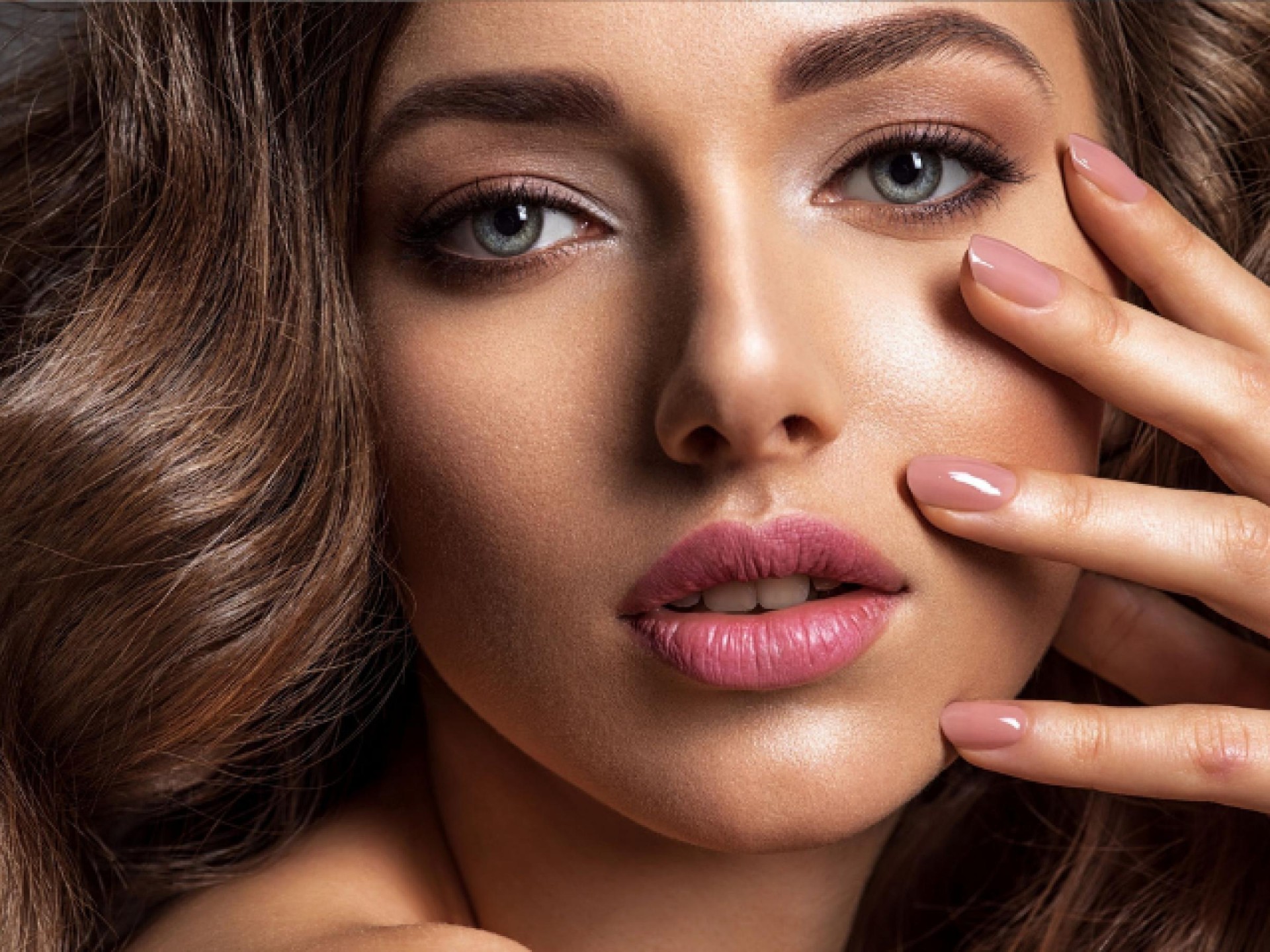 Stunningly Beautiful Managed Hair 625328 1