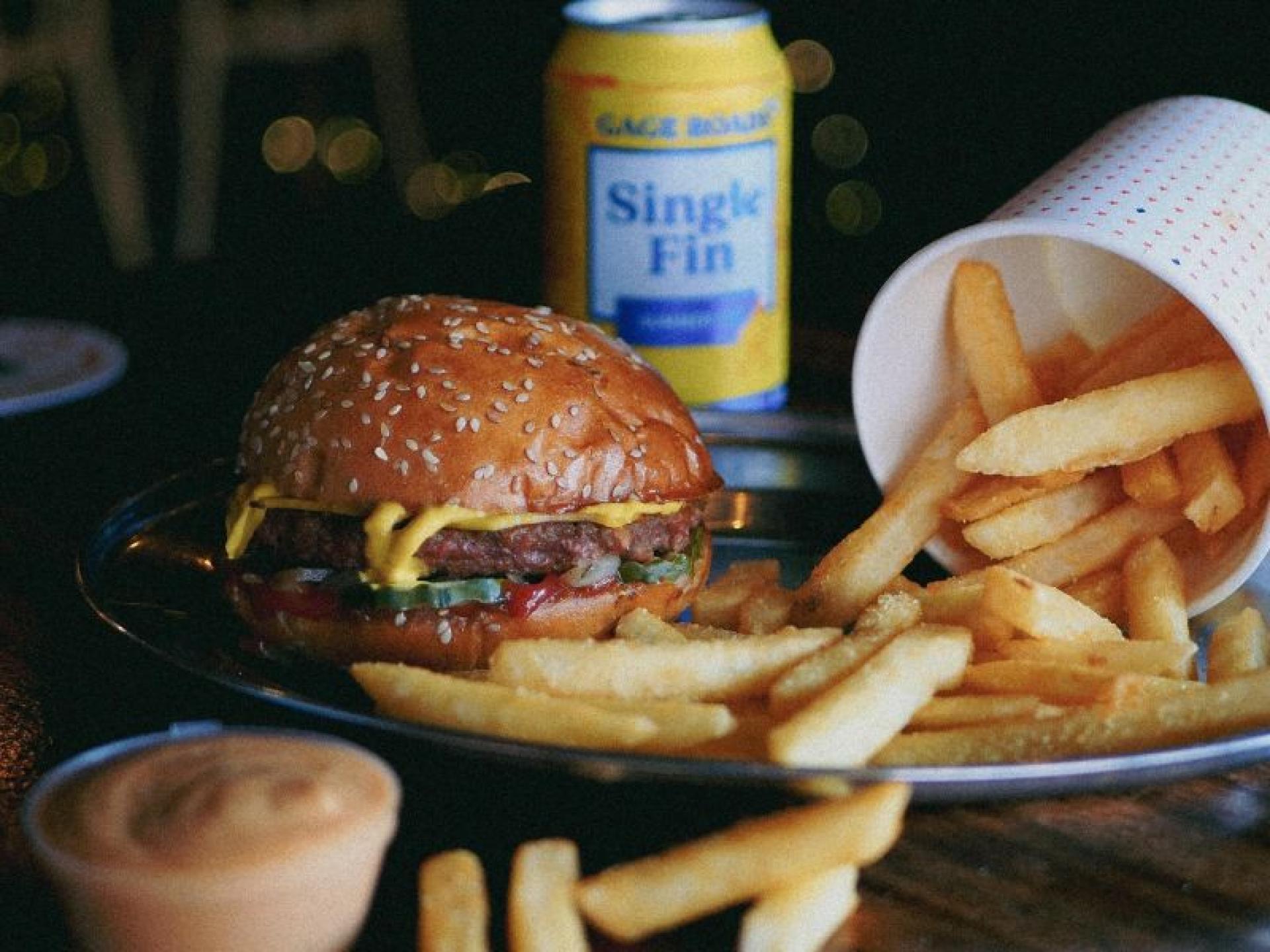 Burger Shop / Busy 626526 1