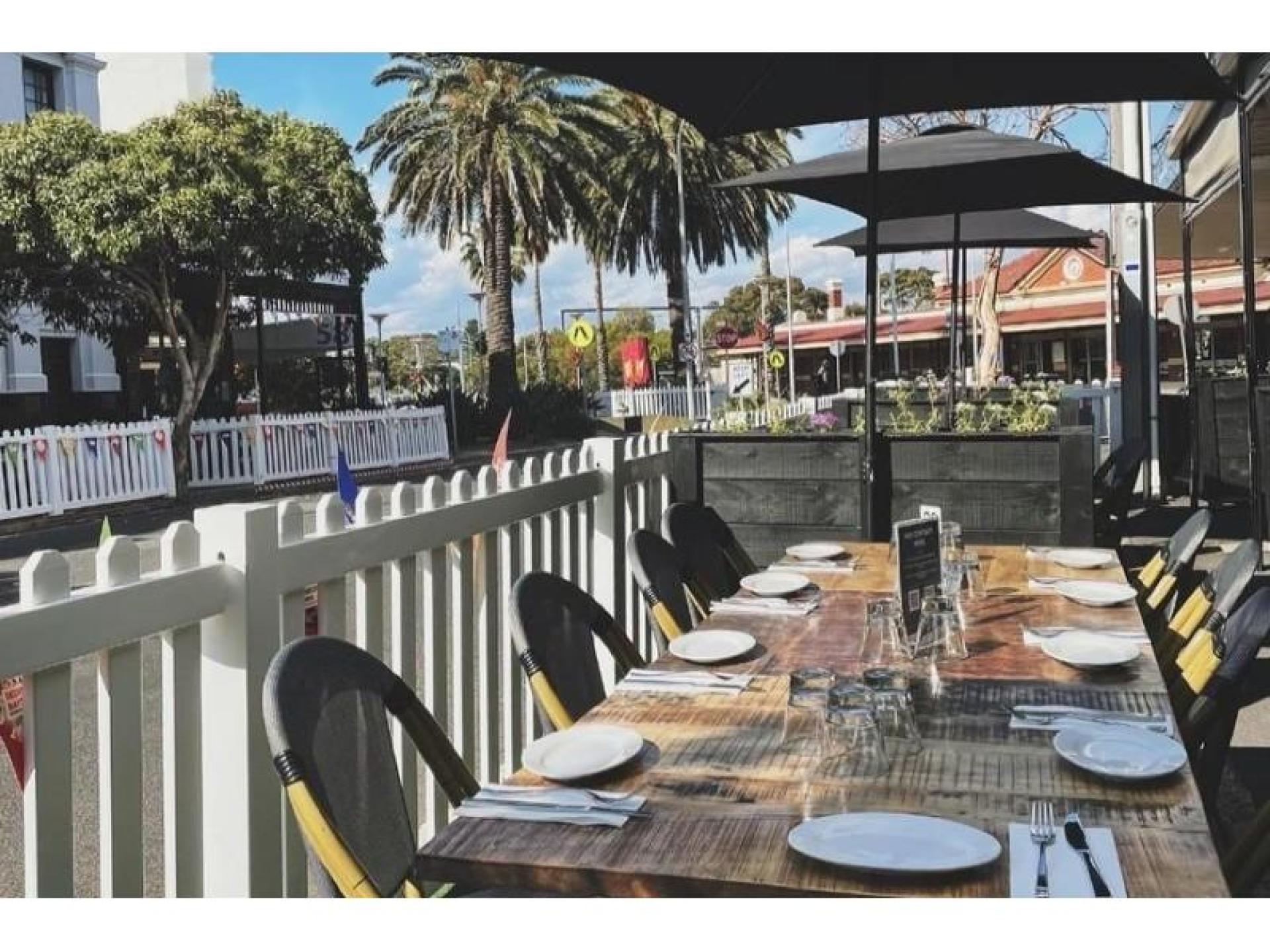 Mediterranean Restaurant Bayside T/o 627093 3