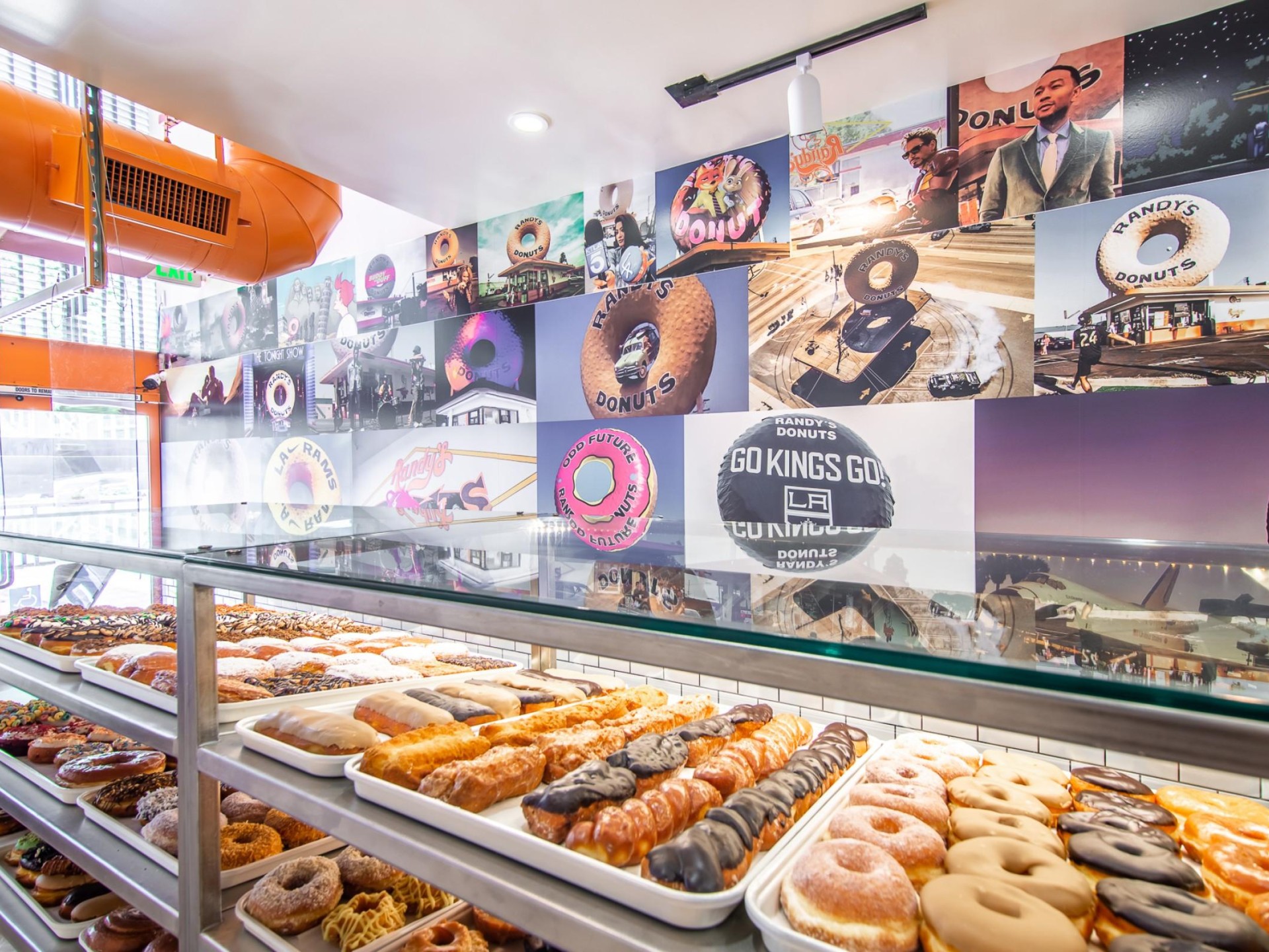 Join The Randy's Donuts® 627366 2